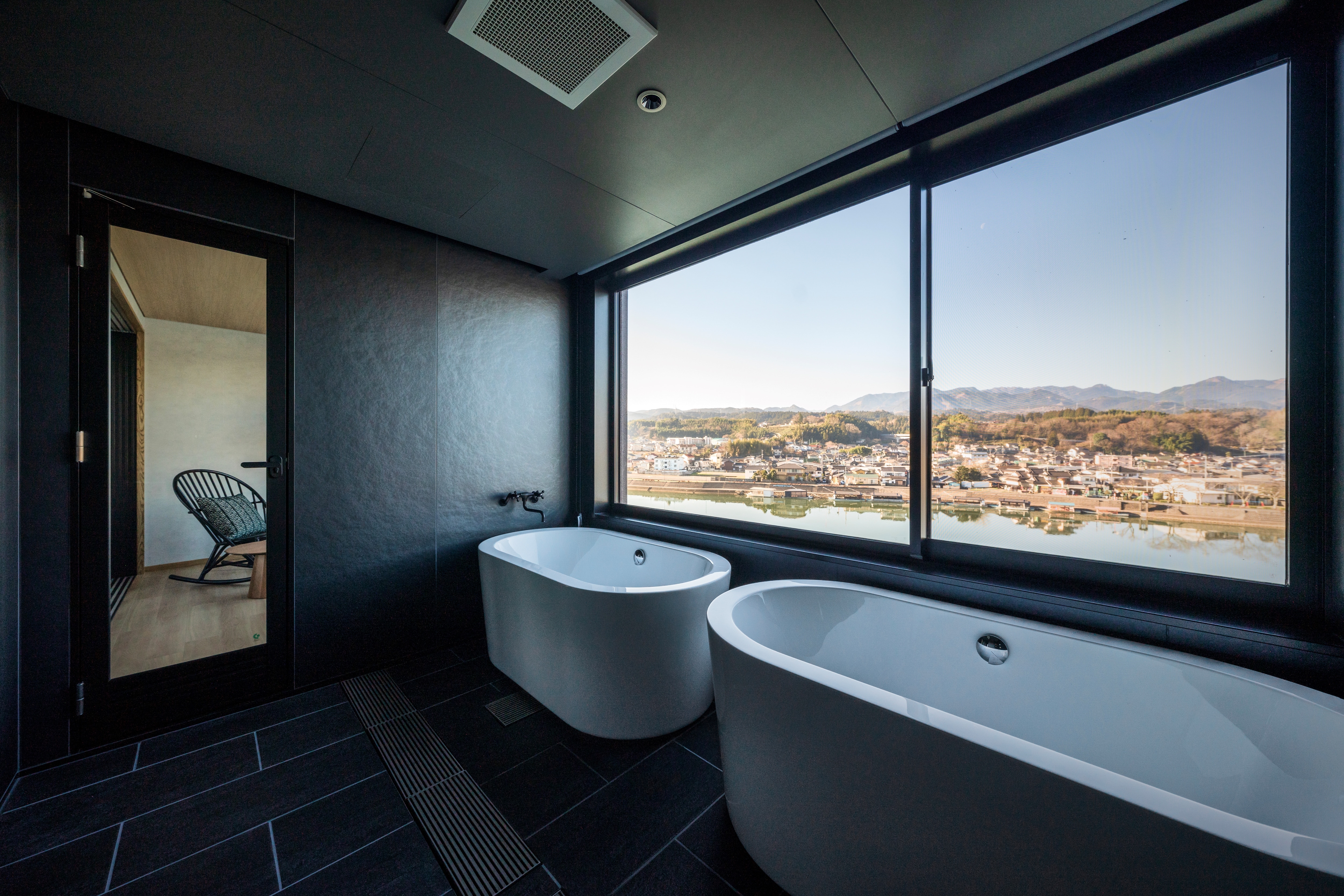 River view bathroom (sauna suite 3)