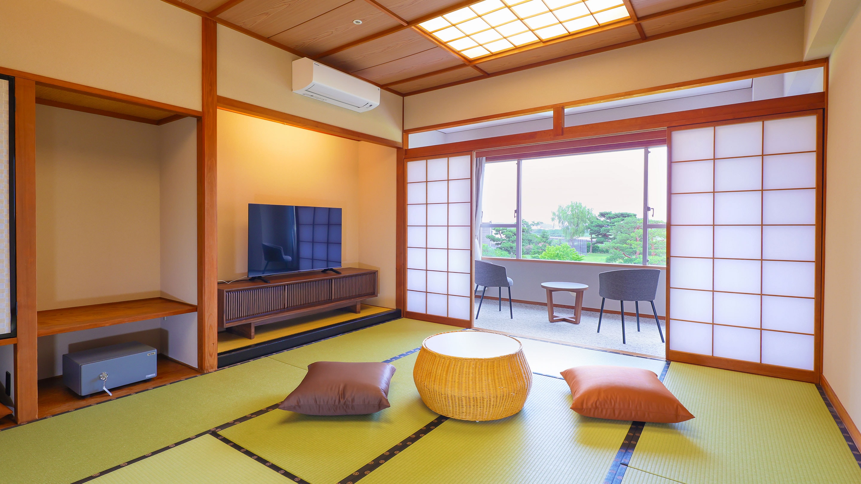 Standard Japanese-style room (10 tatami mats)