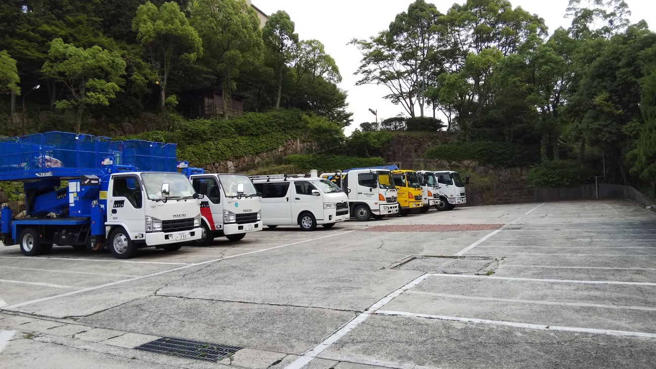 Mezzanine parking lot (large vehicles)