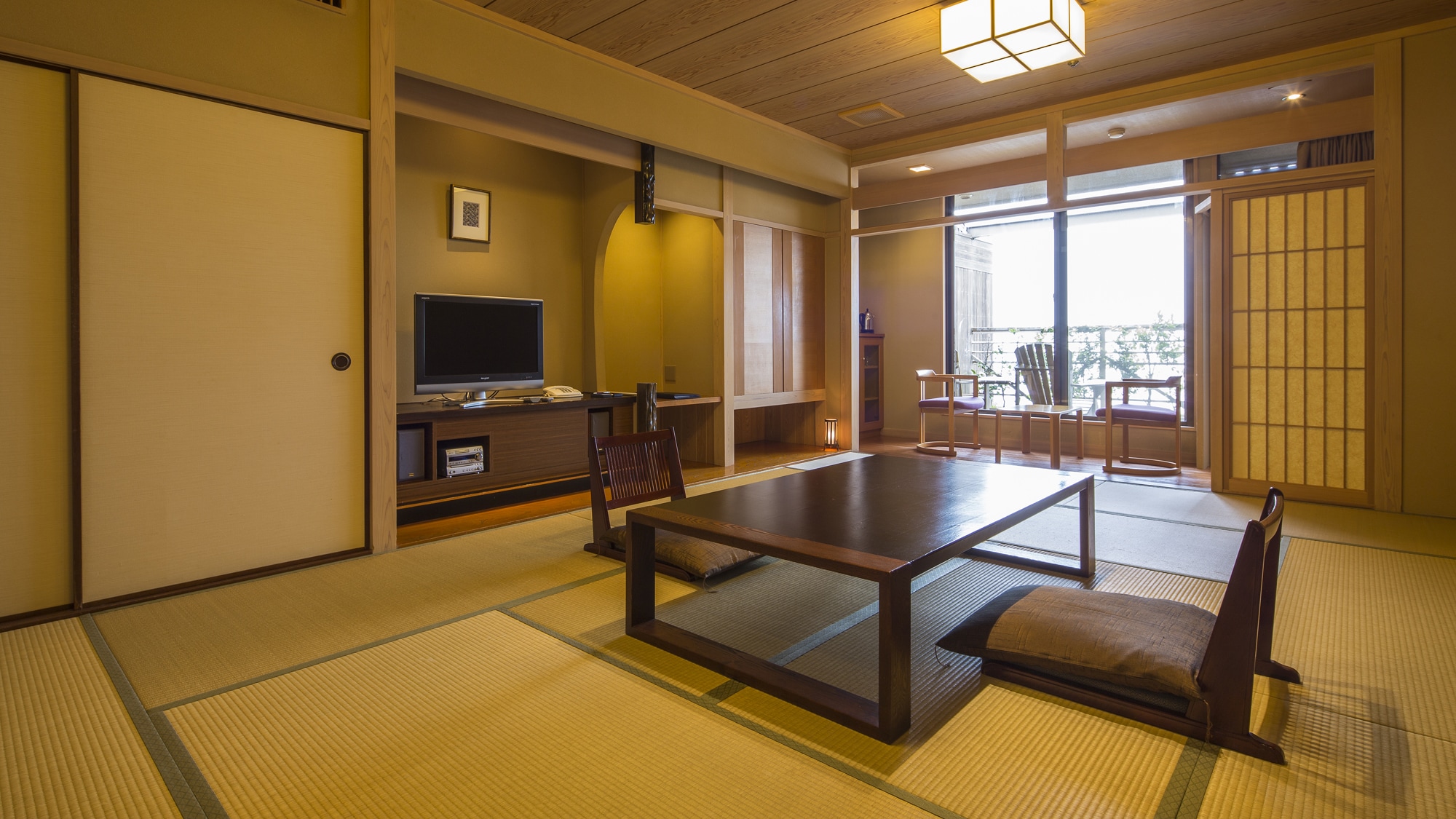 [Special floor "Riraku" Japanese-style room with open-air bath]
