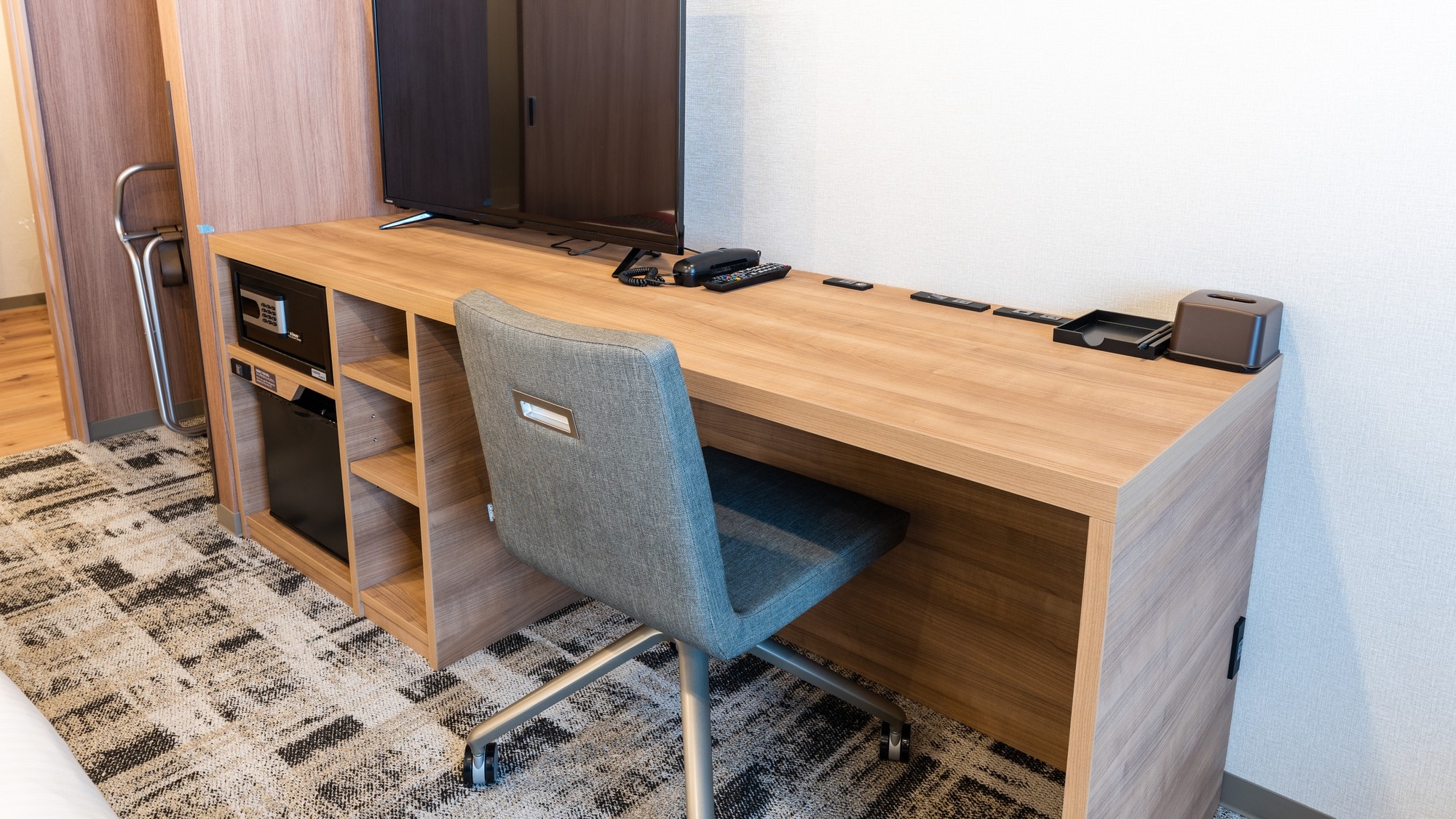 Deluxe Twin Desk *Image