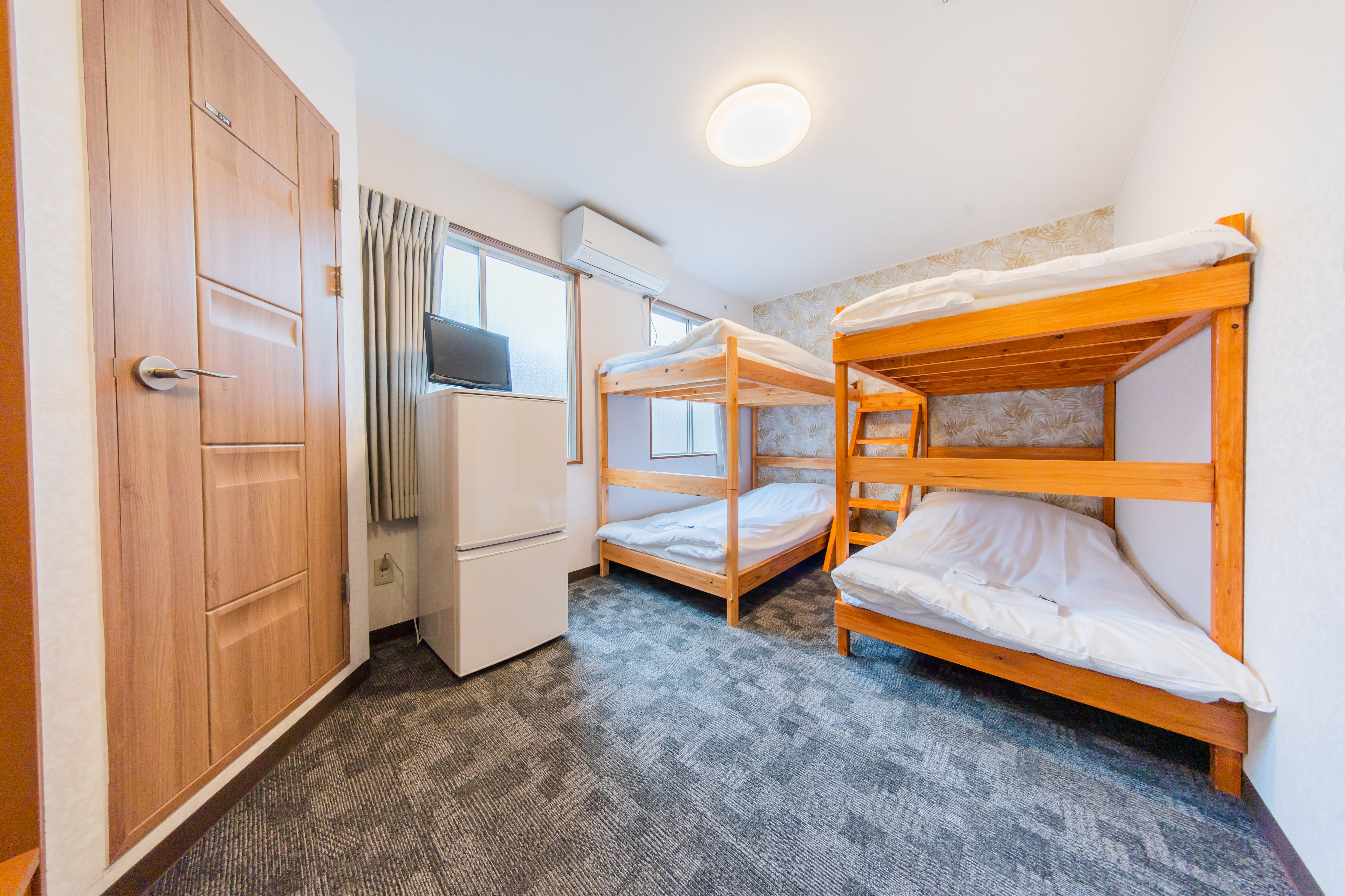 [2 bunk beds/shower toilet] For 1-4 people