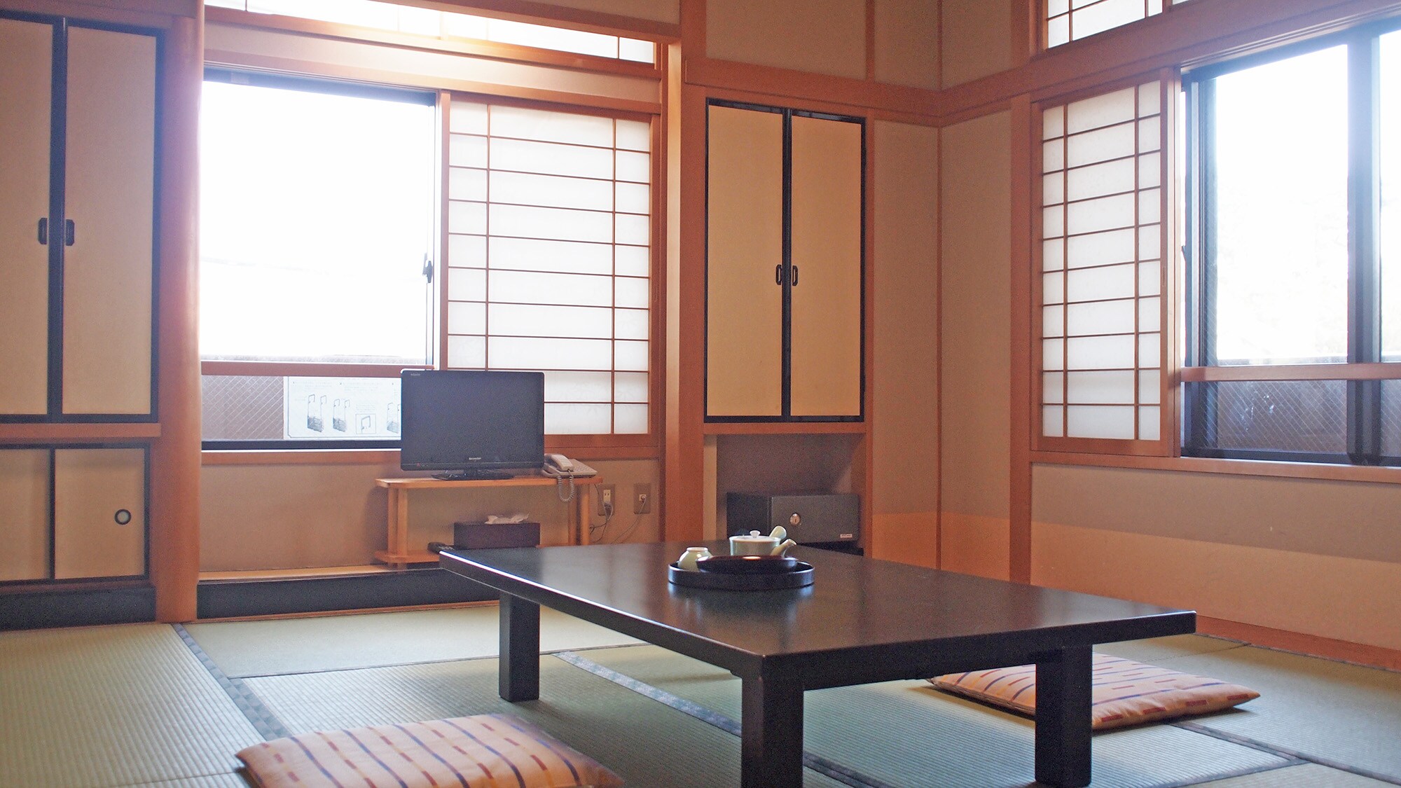 *[Guest rooms] The island is very quiet at night, so you can get a good night's sleep.