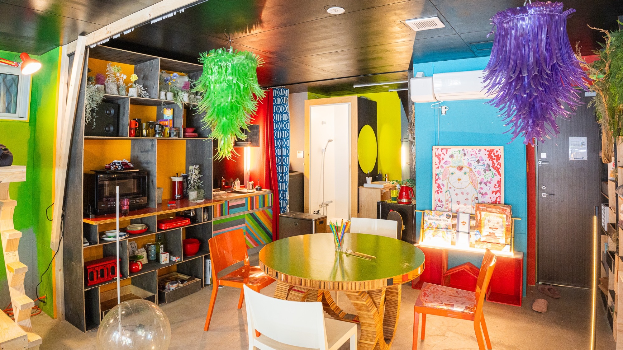 1F A creative space where art, music, and video blend seamlessly.
