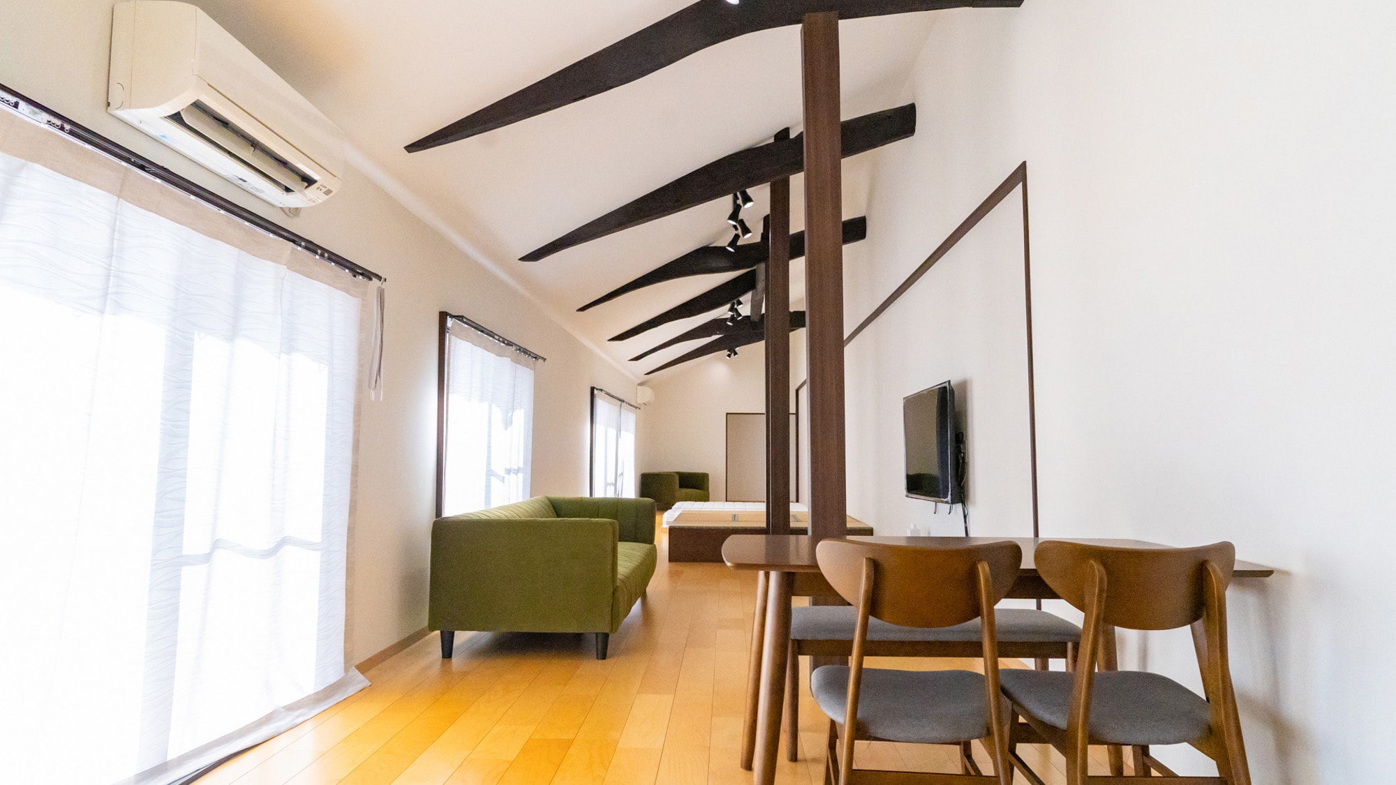 ・[Interior] An open space with as few walls as possible