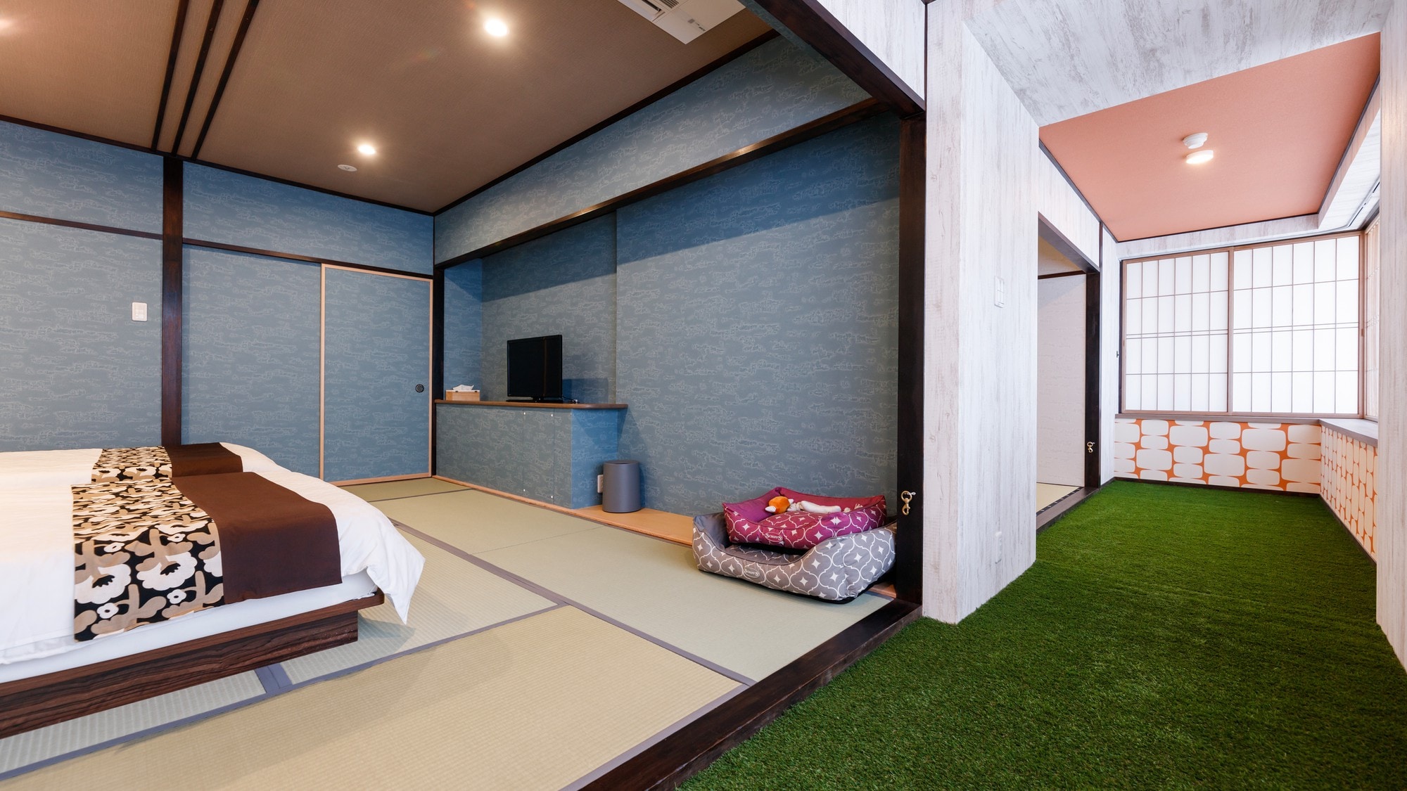 [WAN Suite] A room with a bathtub and pet dry room for dogs