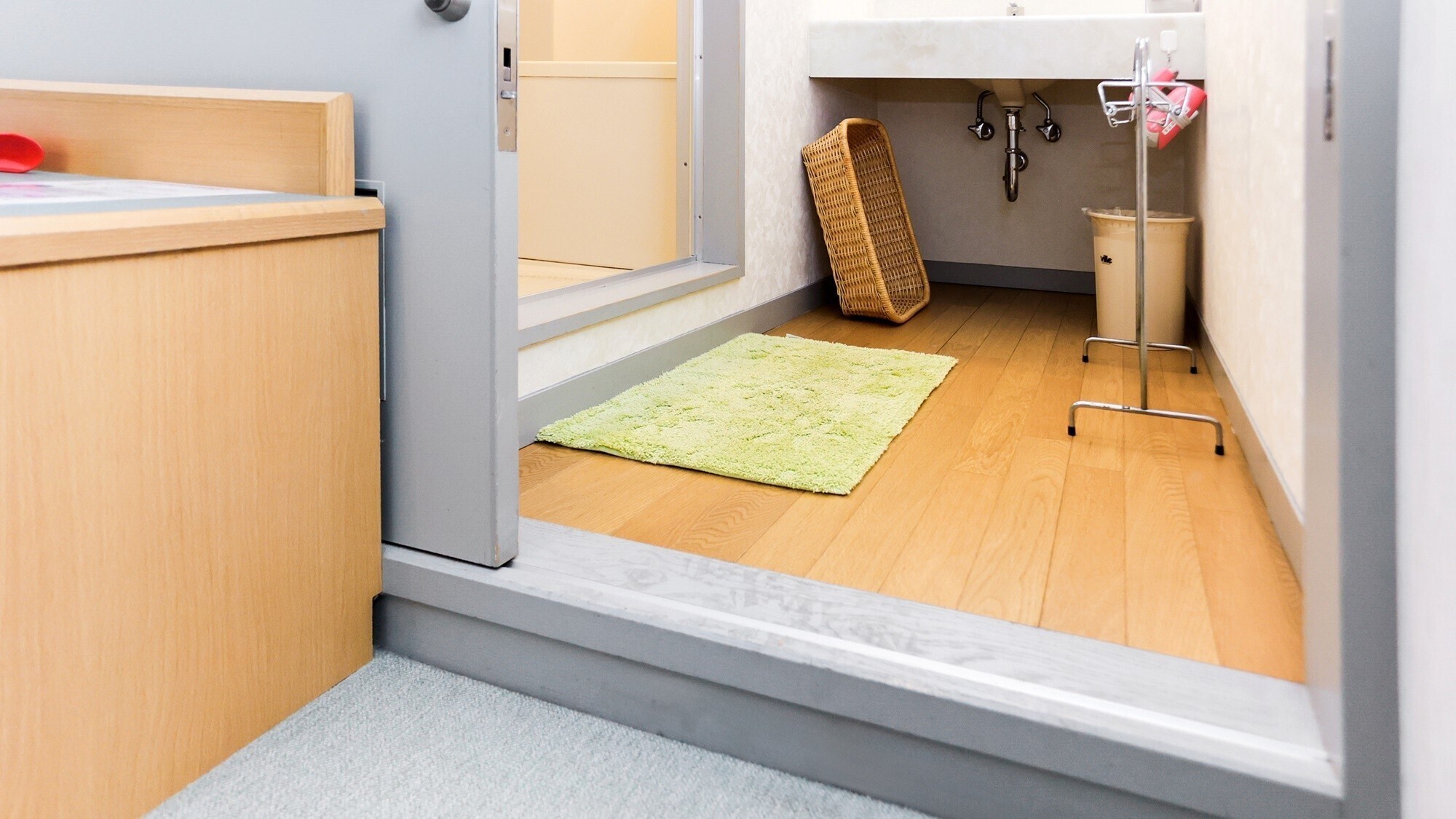 Western-style room | There is a step in the bathroom, so it is not barrier-free. Please be careful.