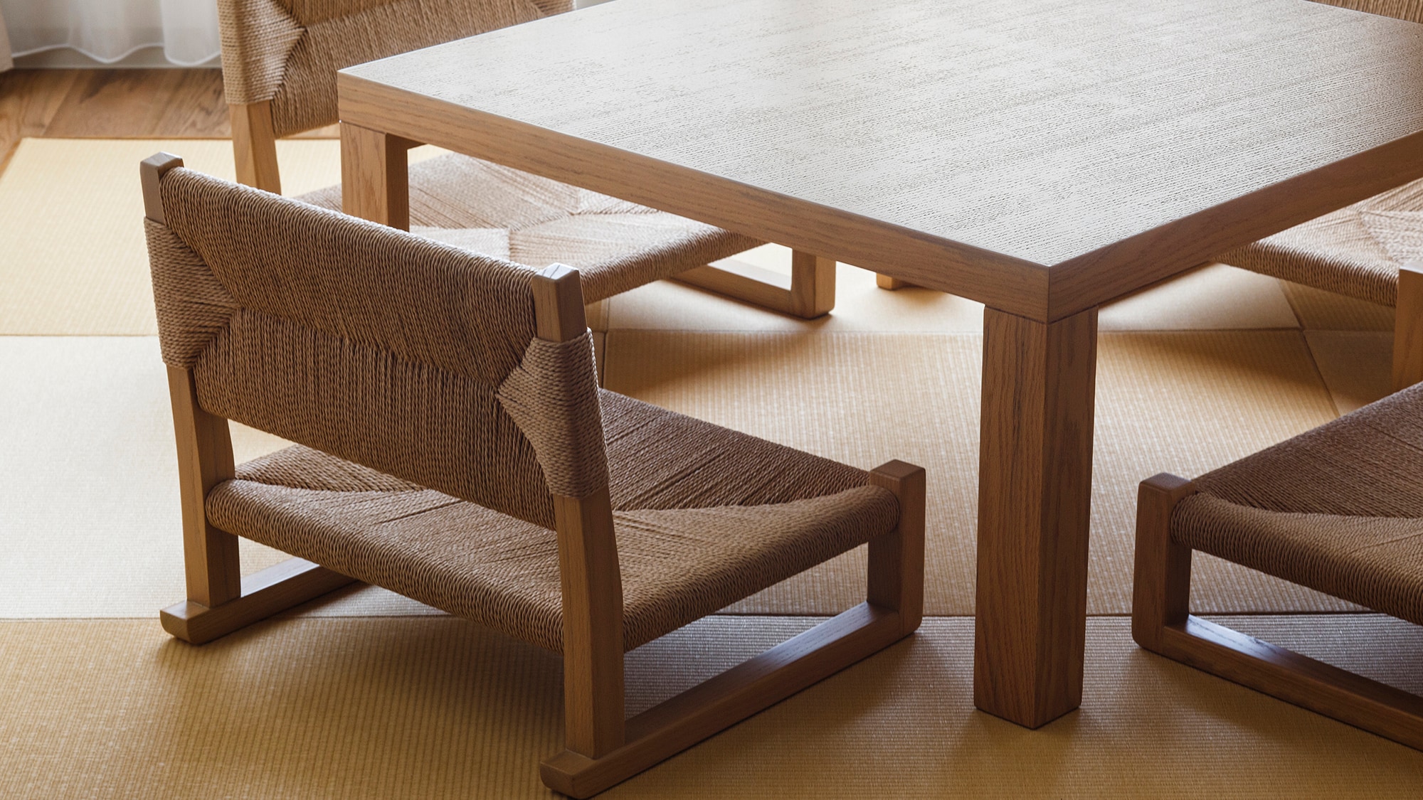 [Example of a standard Japanese-Western room] For guests of 3 or more, futons will be arranged on the tatami mats.