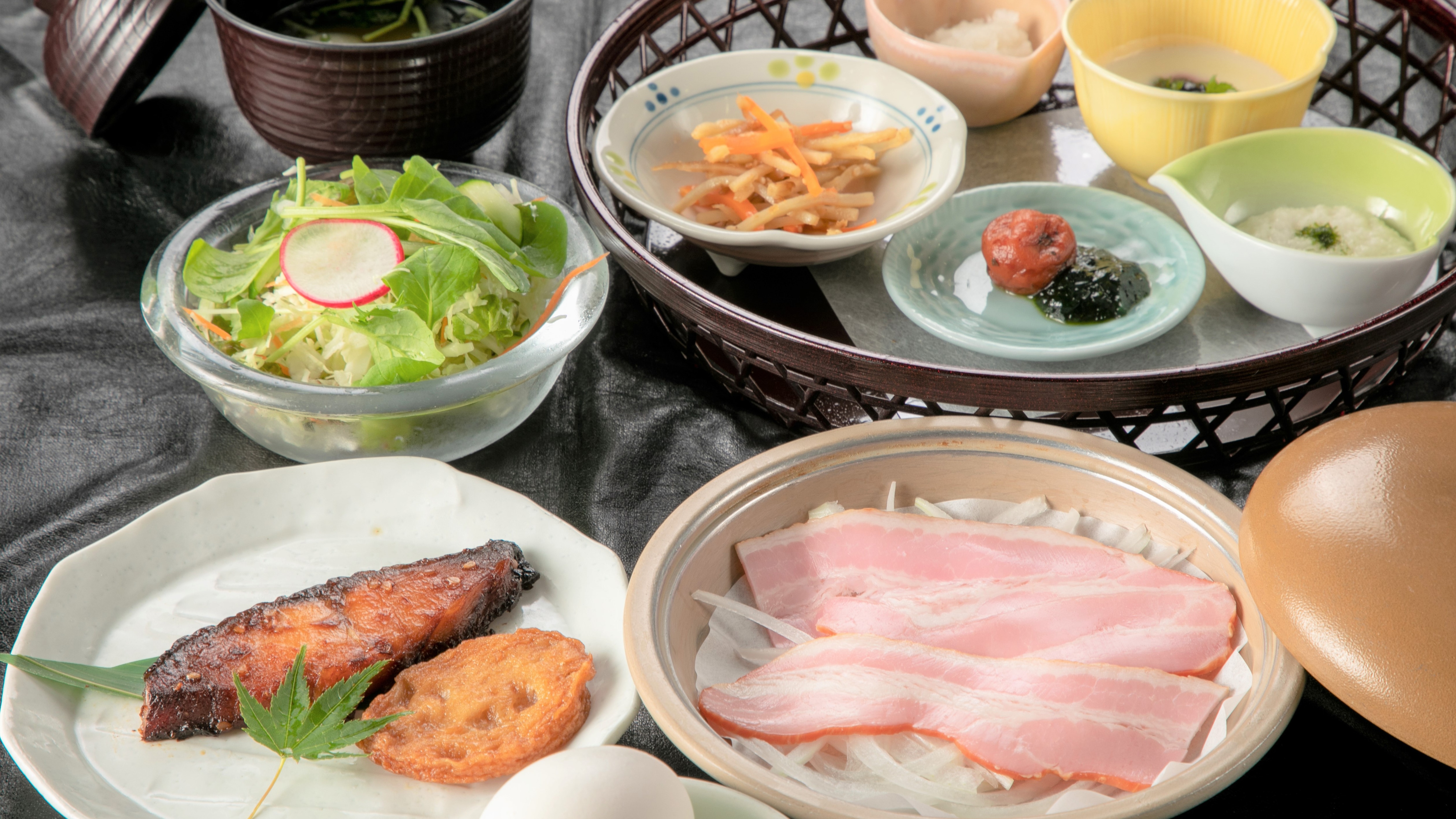 [Breakfast] A healthy breakfast made with plenty of fresh local ingredients