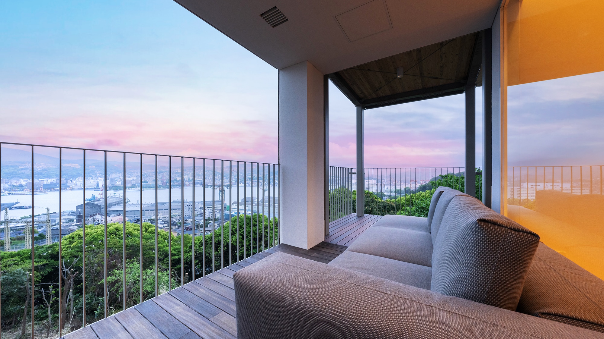 [Tower Suite Twin] All rooms are corner detached rooms. 50 square meters. All rooms are non-smoking (smoking allowed on the terrace)