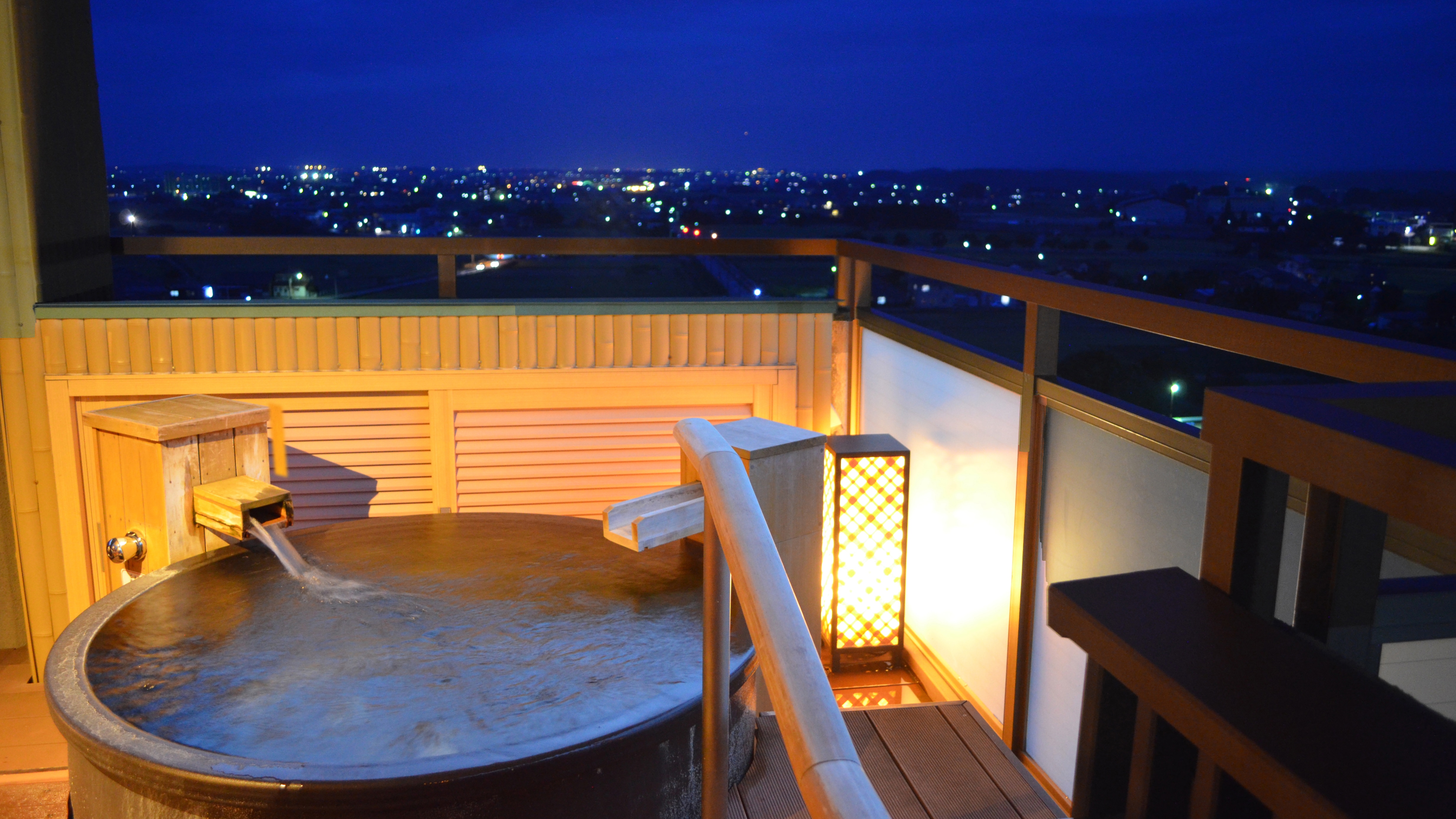 Tensho no Yakata [Kamar tamu yang manis dengan pemandian air panas terbuka] (Kamar Jepang dan Barat dengan bathtub dan toilet) Asap terpisah