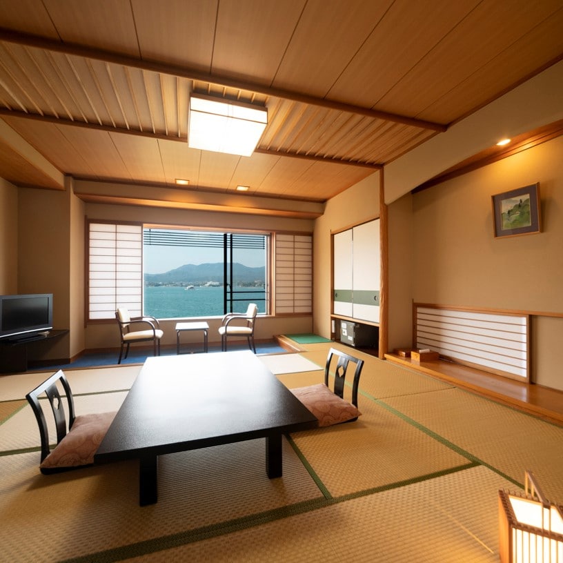 Sea side Japanese-style room