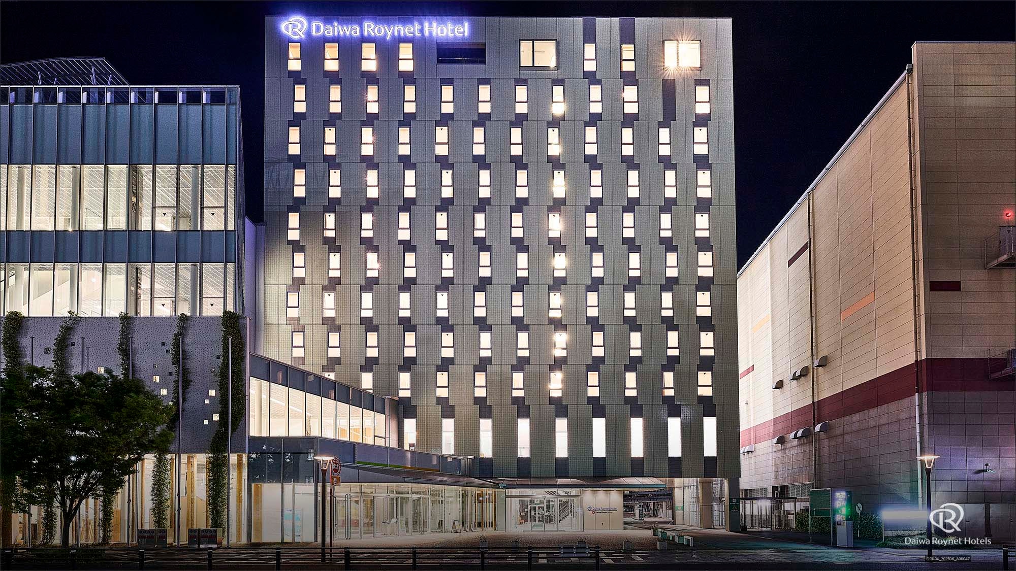 ホテル外観（夜）