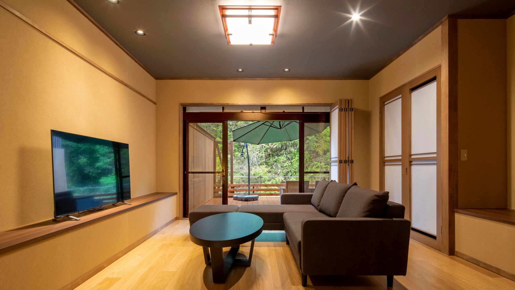 Guest room with semi-open-air bath "Yamahiko"