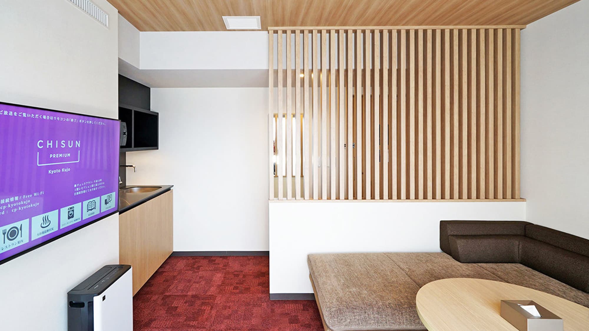 [Family Room A] Equipped with a mini kitchen. Convenient facilities for long-term stays.