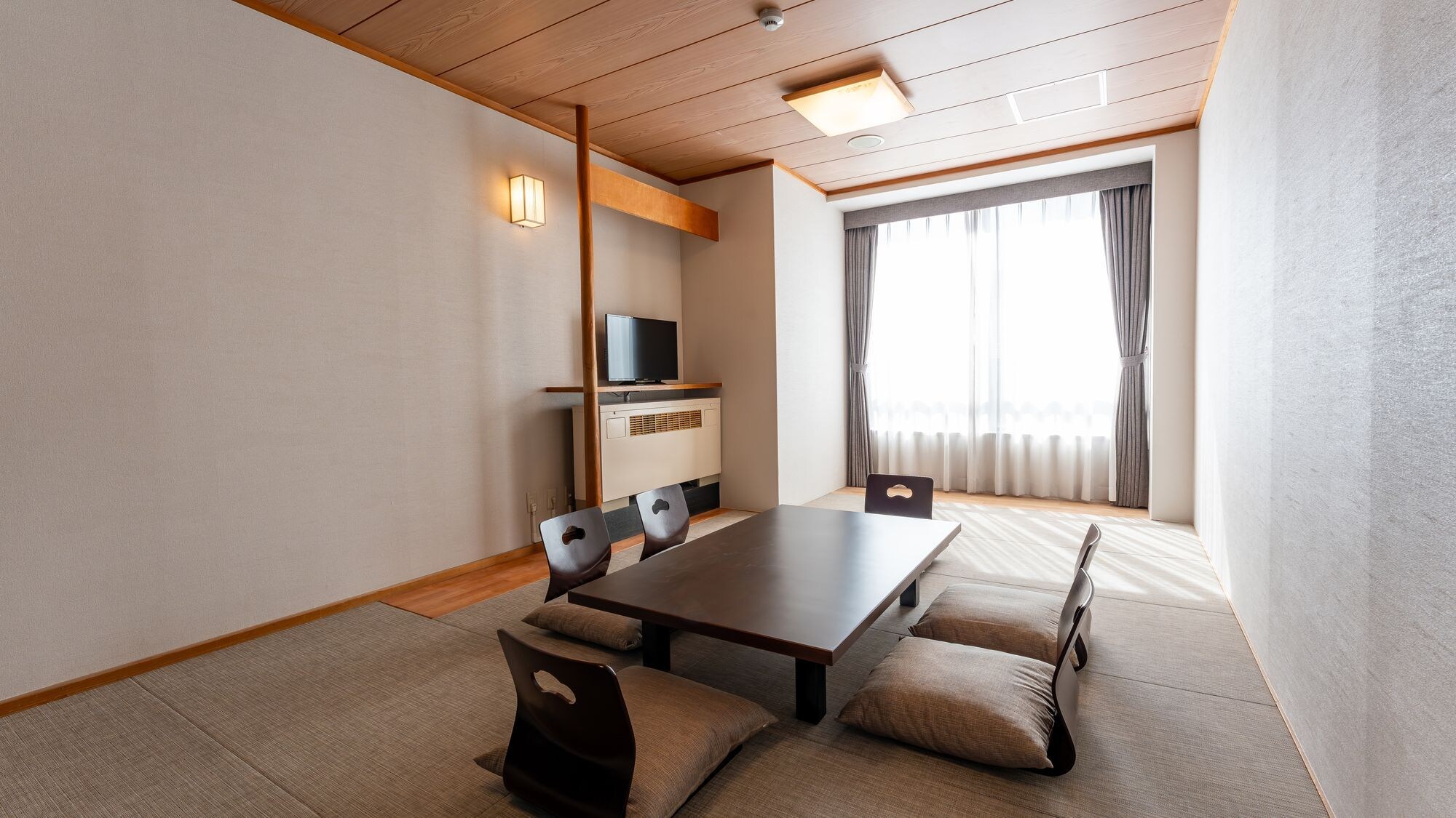 Standard Japanese-style room (14 tatami mats) (lower floors)