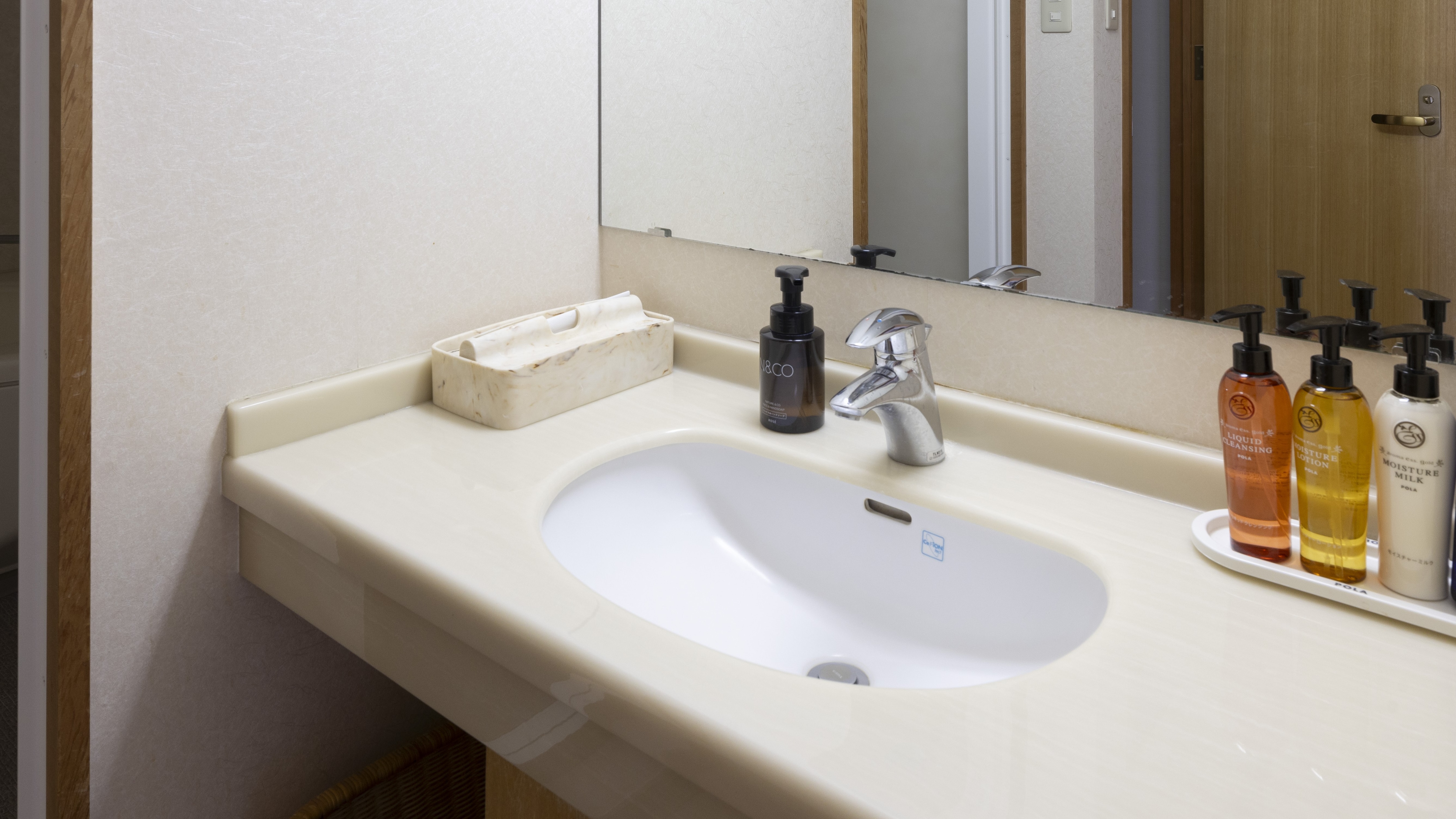 [Japanese-Western room] Example of a washbasin