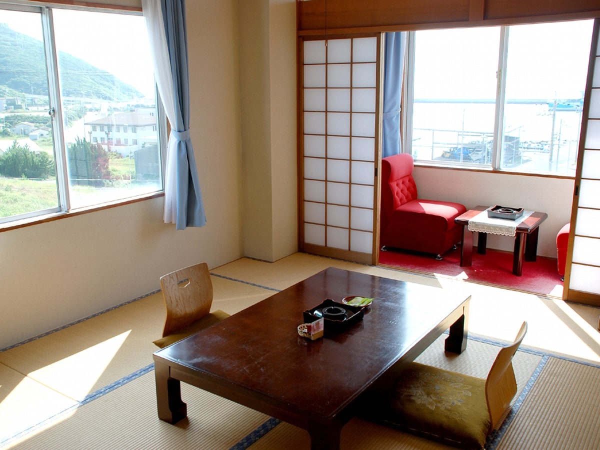 [Japanese-style room with ocean view]