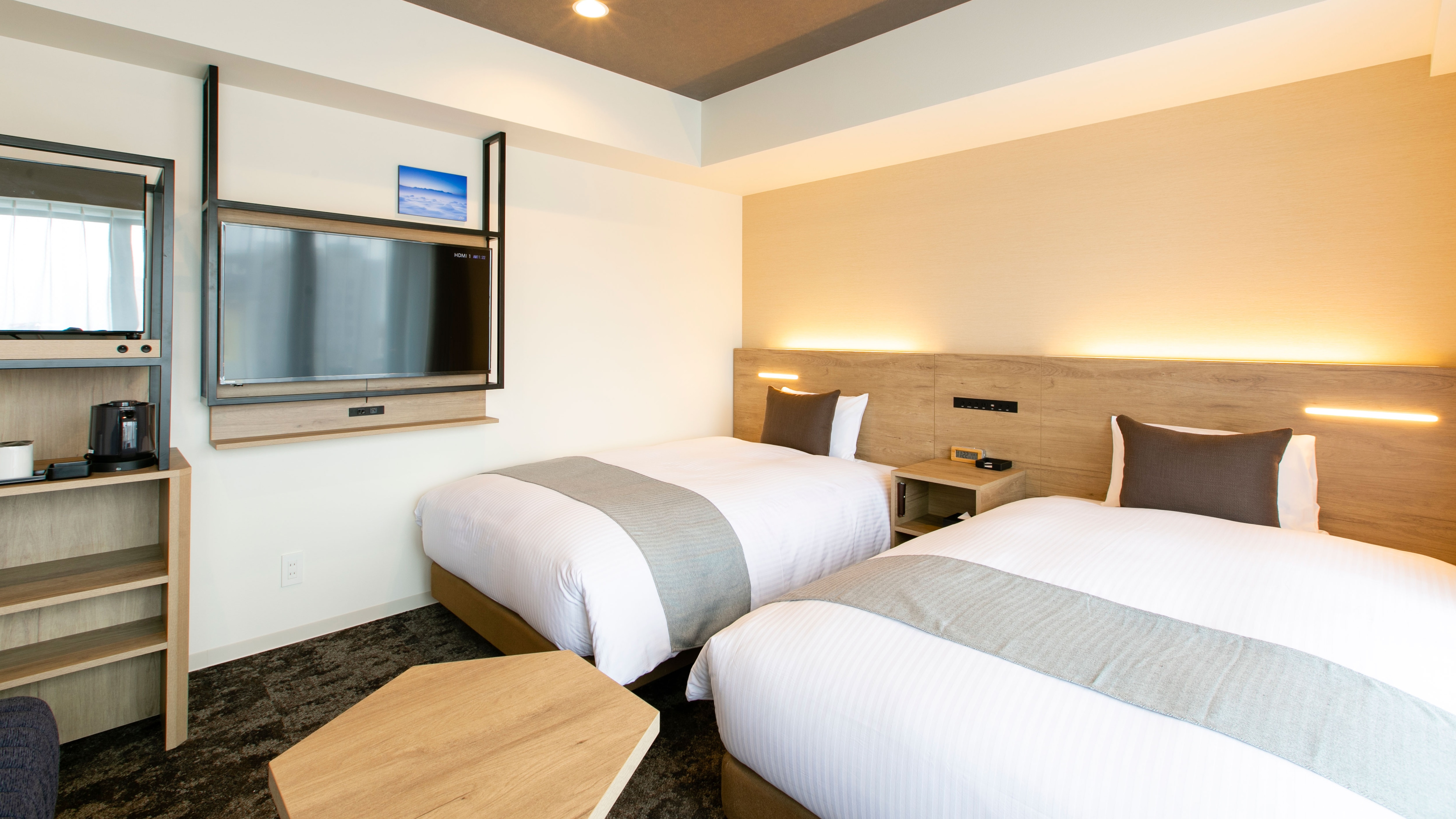 Deluxe Twin Room [Non-smoking ◇ Separate bath and toilet]