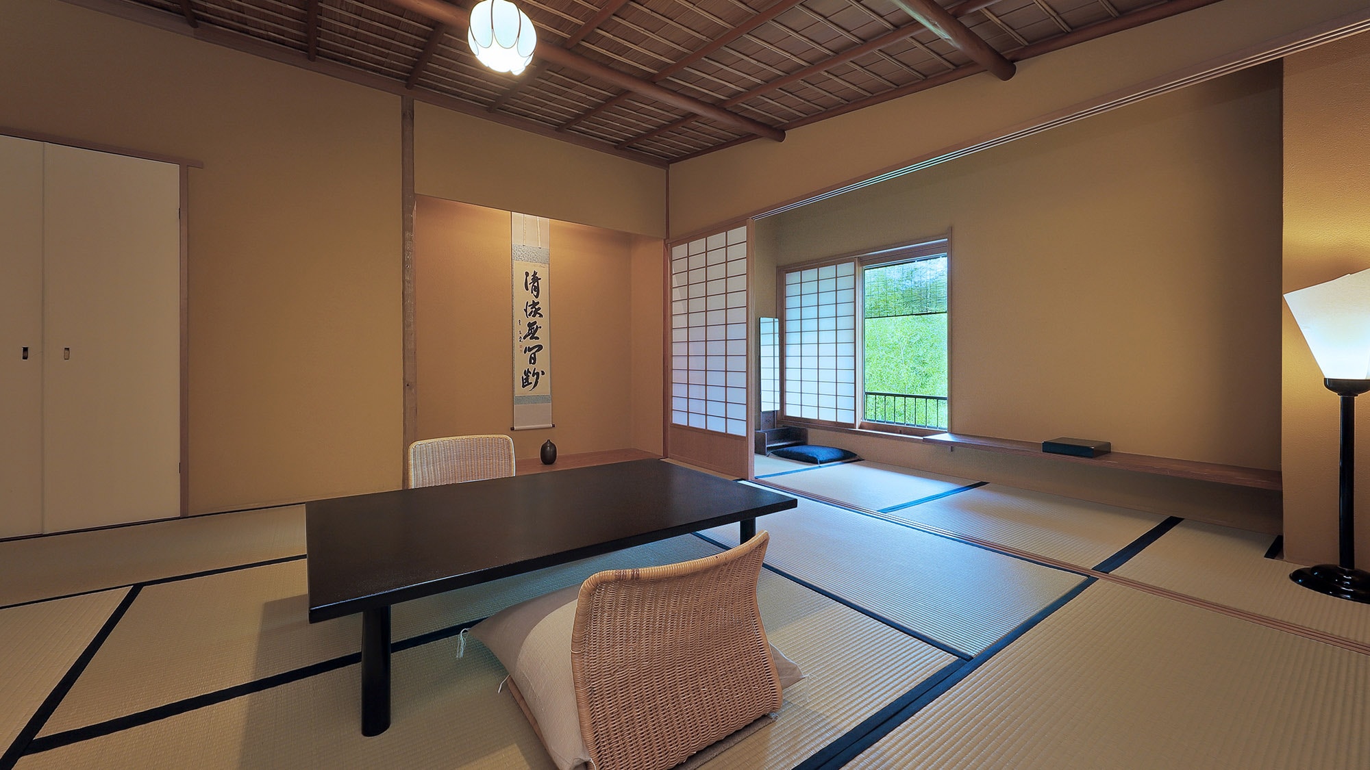 [Hatsugan no Ma] Japanese-style room with half open-air bath (90 square meters)