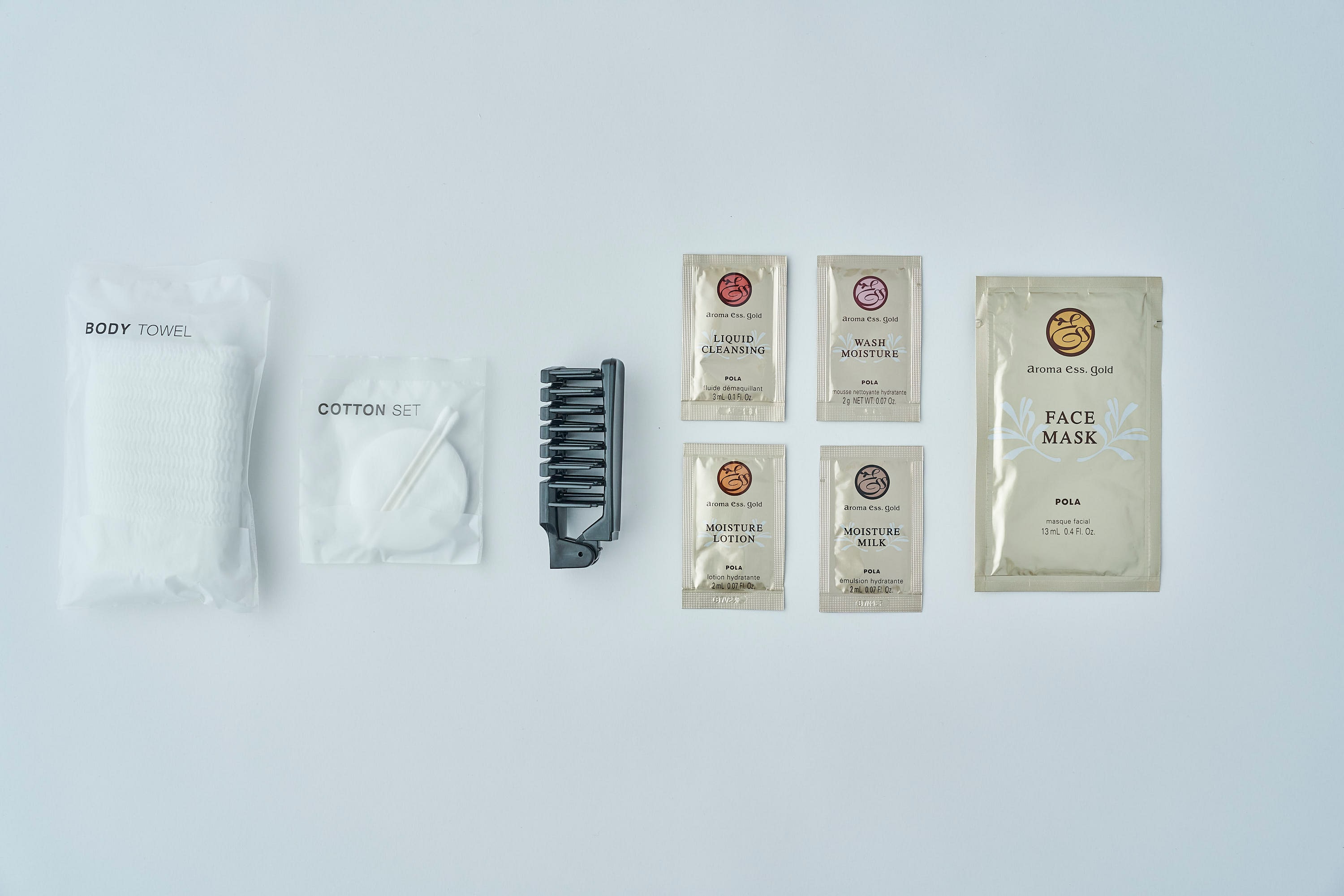 【便利設施套裝B】售價300日圓。 4 件組臉部護理套裝，面膜，刷子，身體毛巾