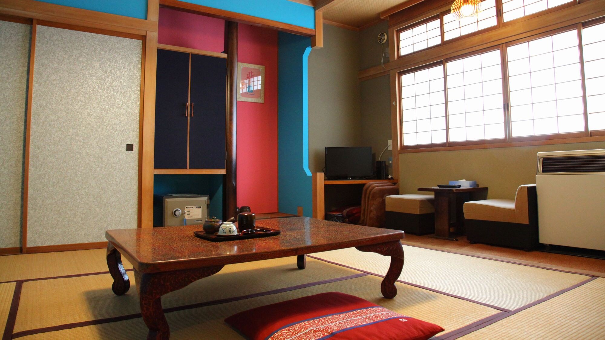 Romantic renovated Japanese-style room (8 tatami mats)