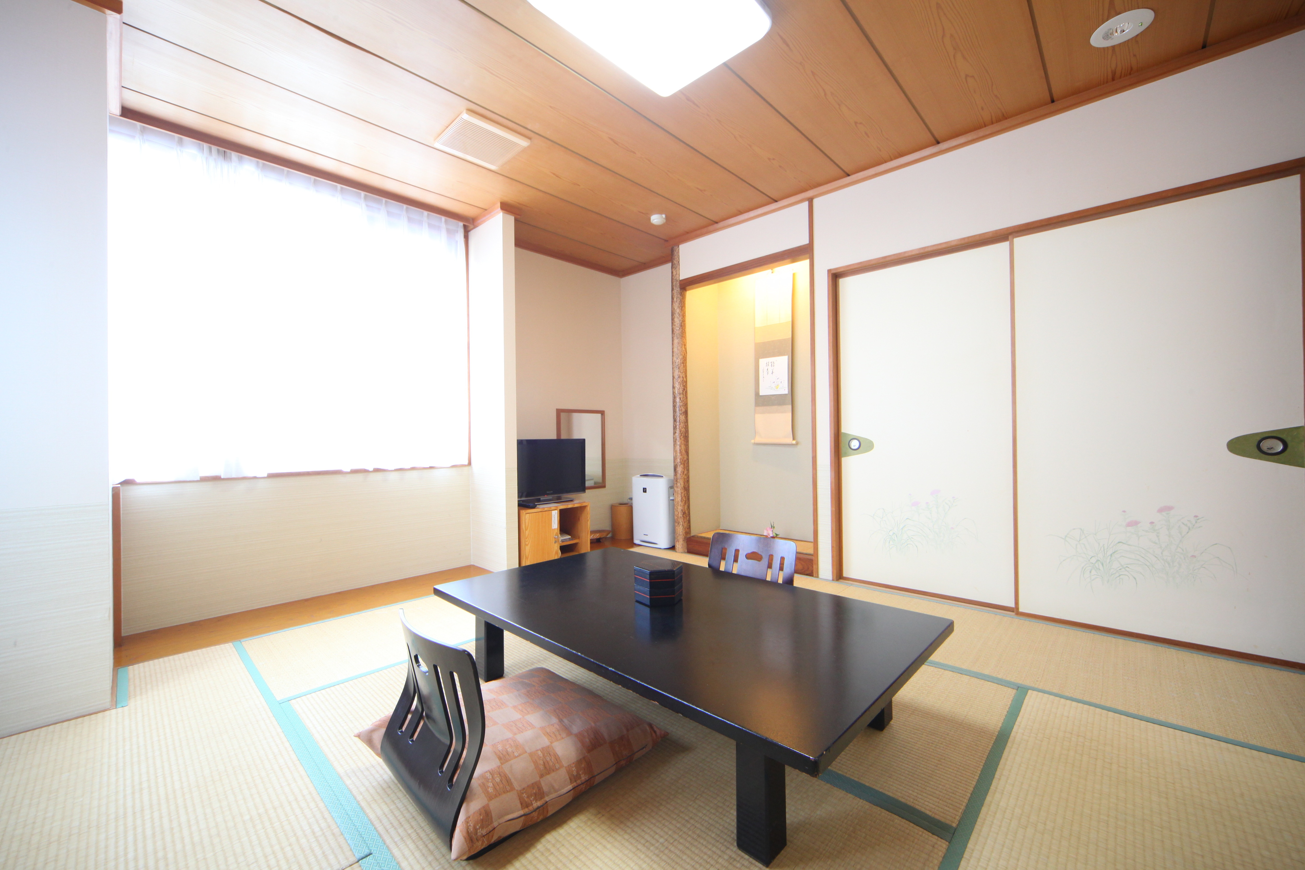 Japanese-style room 8 tatami mats