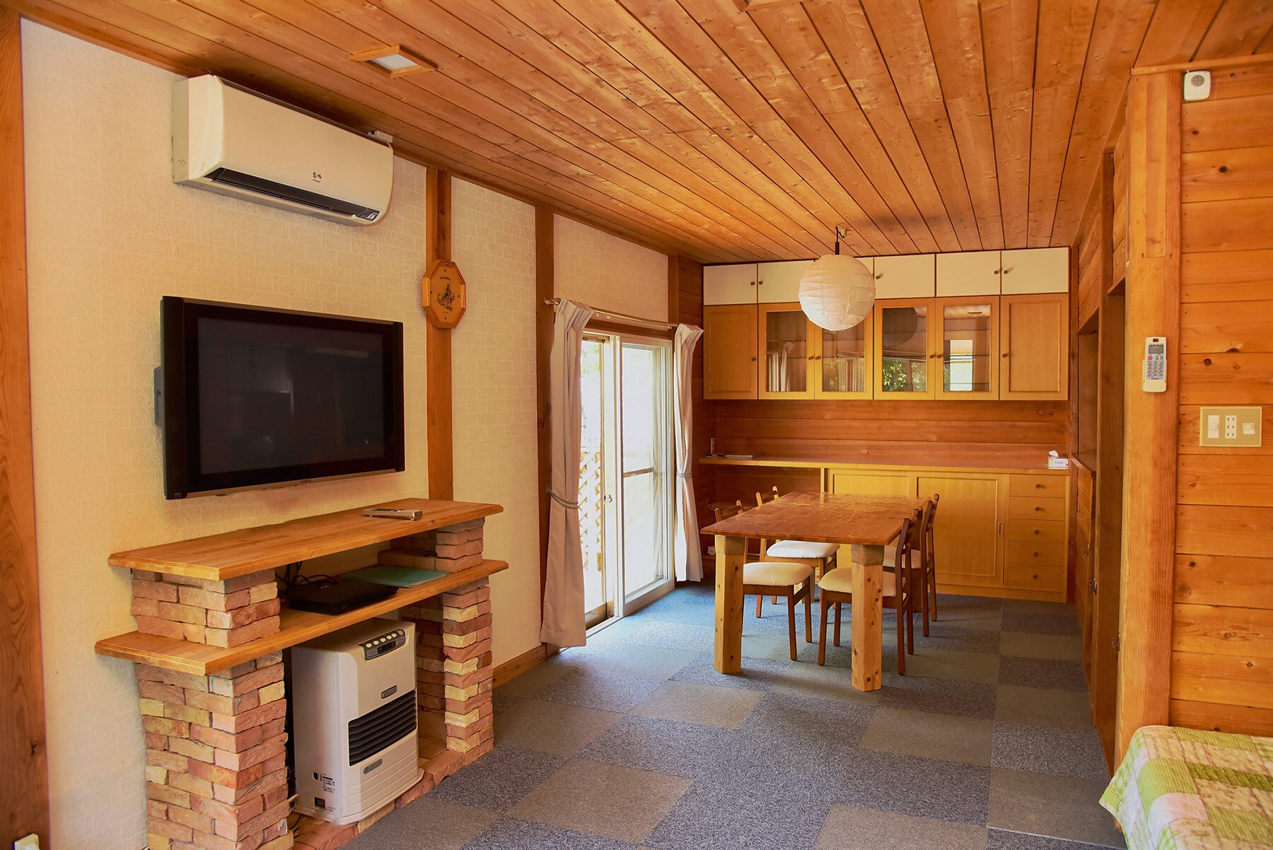 Cottage East_Living room