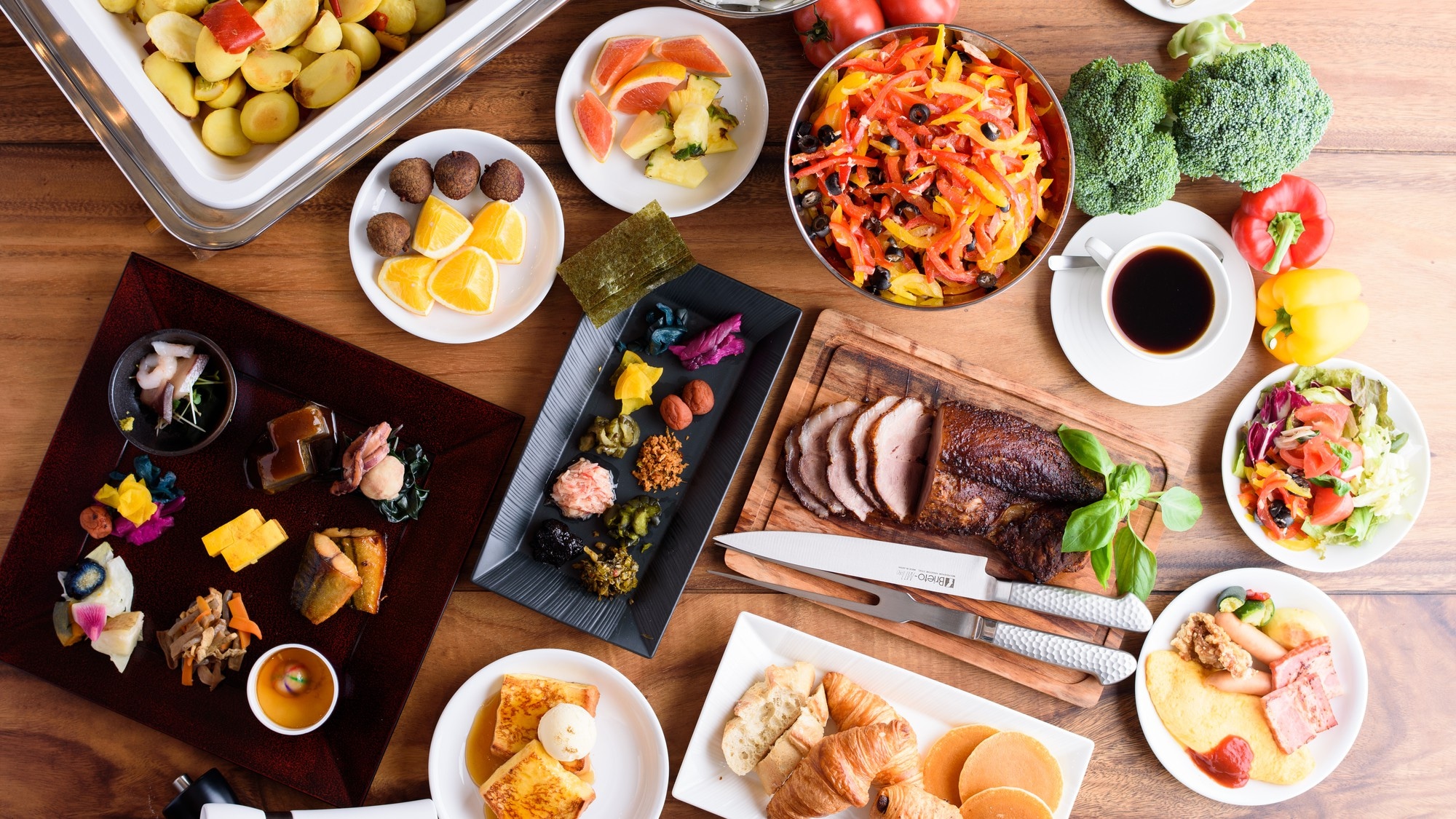 Breakfast buffet / image