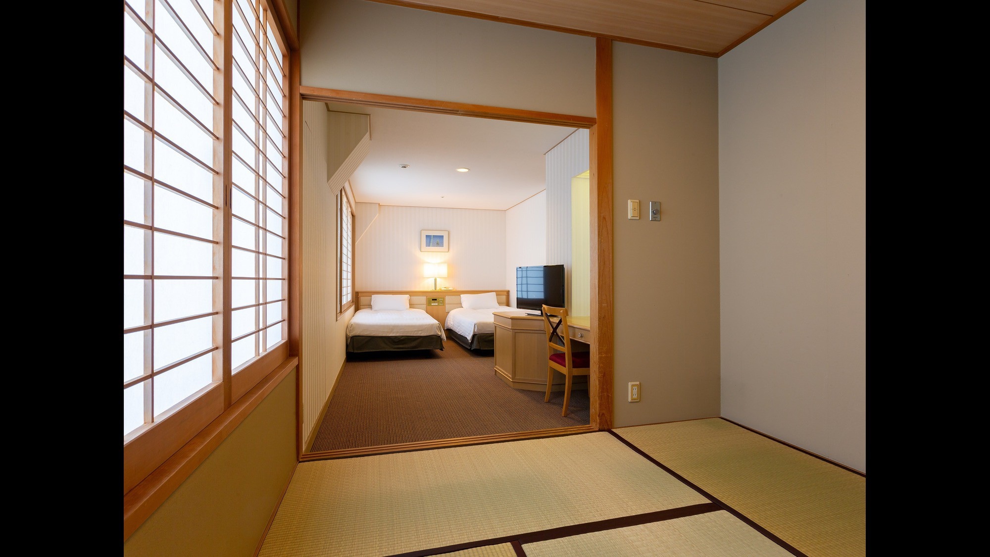 Japanese-Western style room (Western-style room + Japanese-style room total 45 square meters)