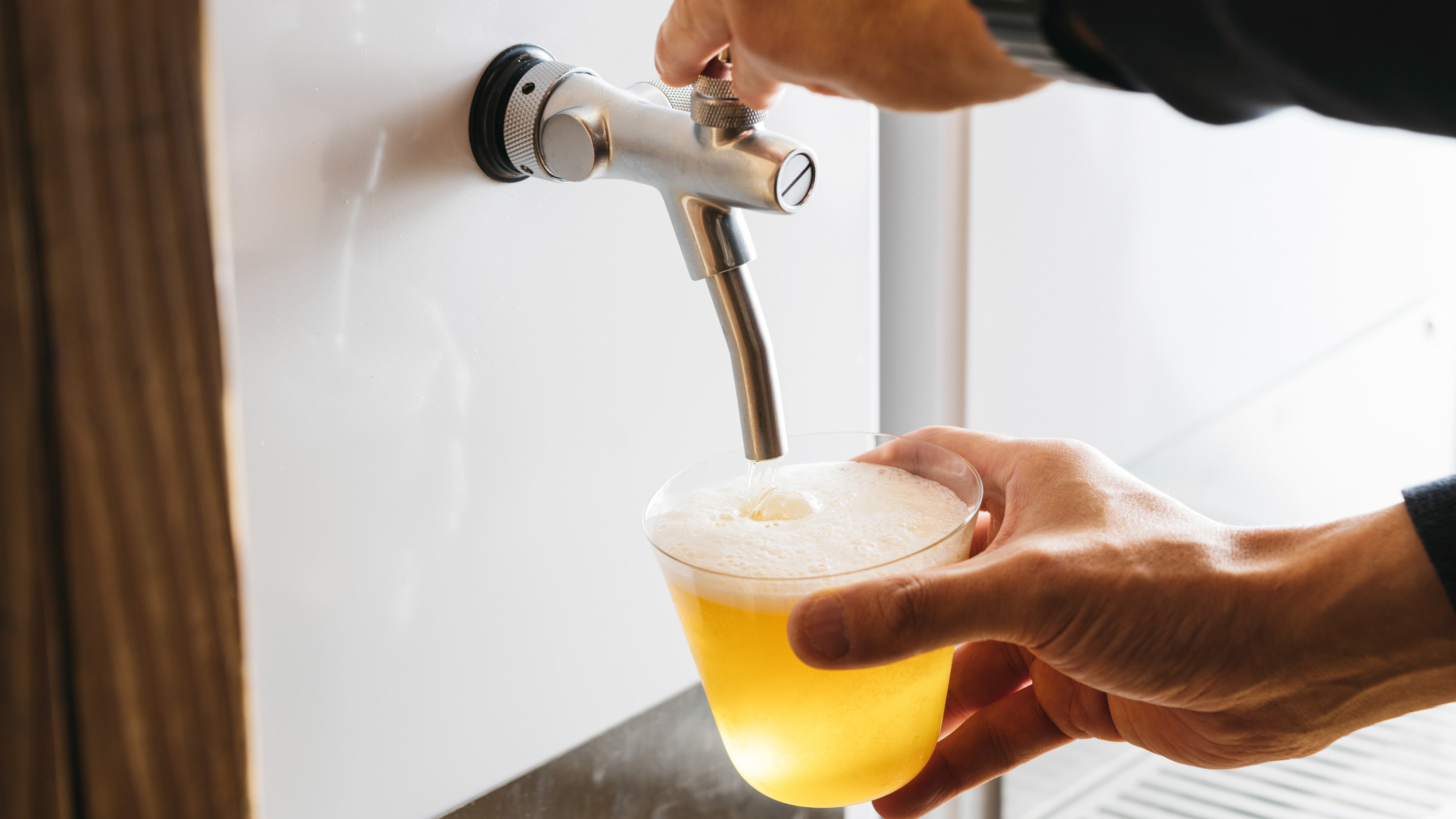A craft beer server produced in collaboration with Nichinan Brewery Co., Ltd.