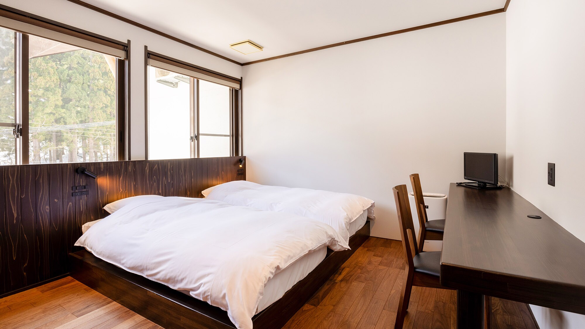 ・Economy Twin/2 Simmons single beds
