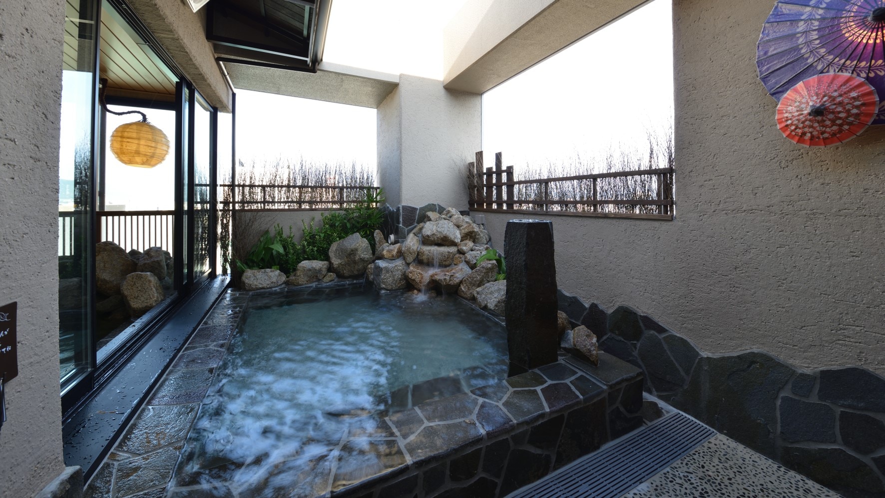 ◆ Large communal bath open-air ◆ (41-43 ℃)