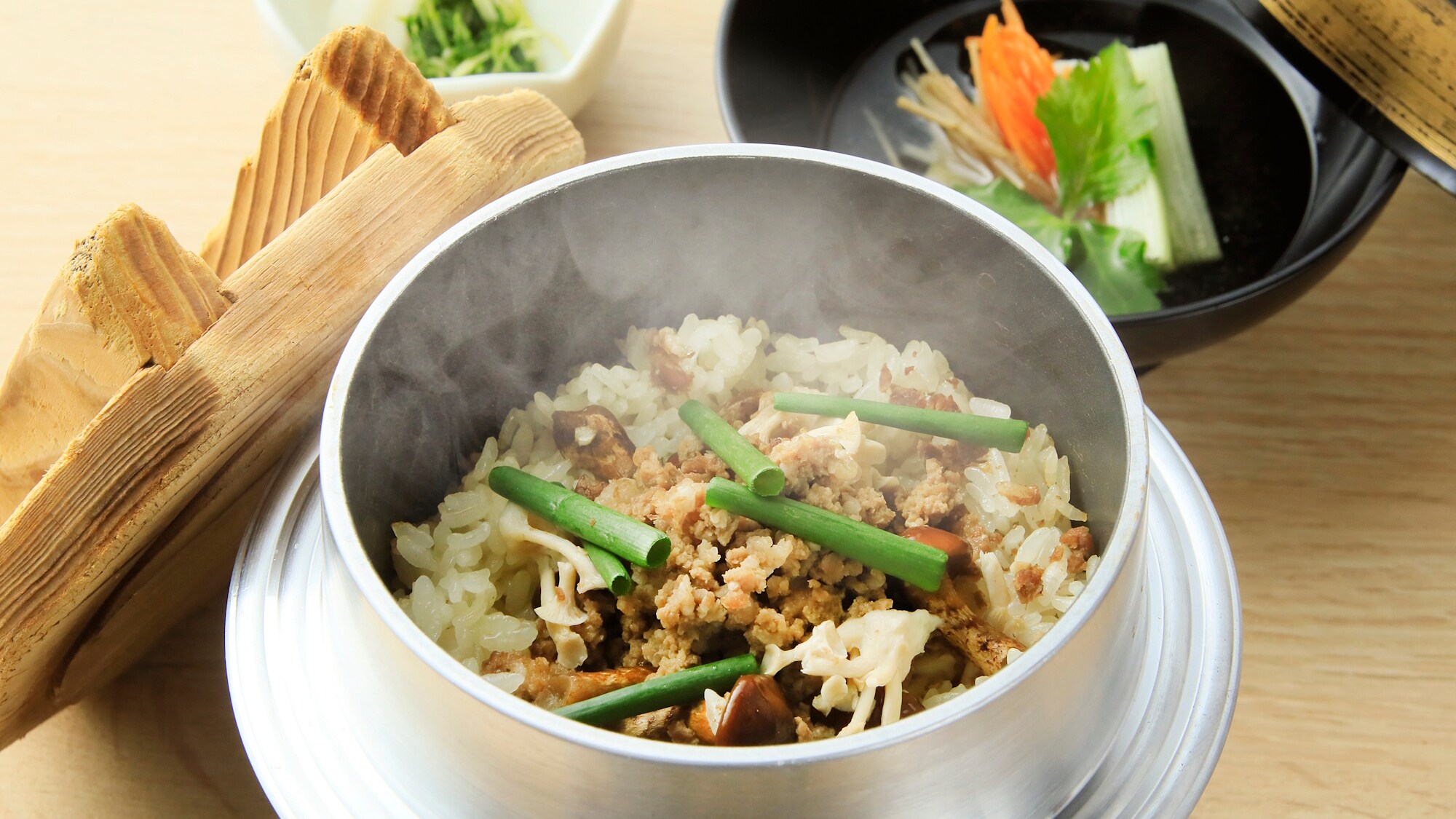 [Dinner] Seasonal Kamameshi (one example)