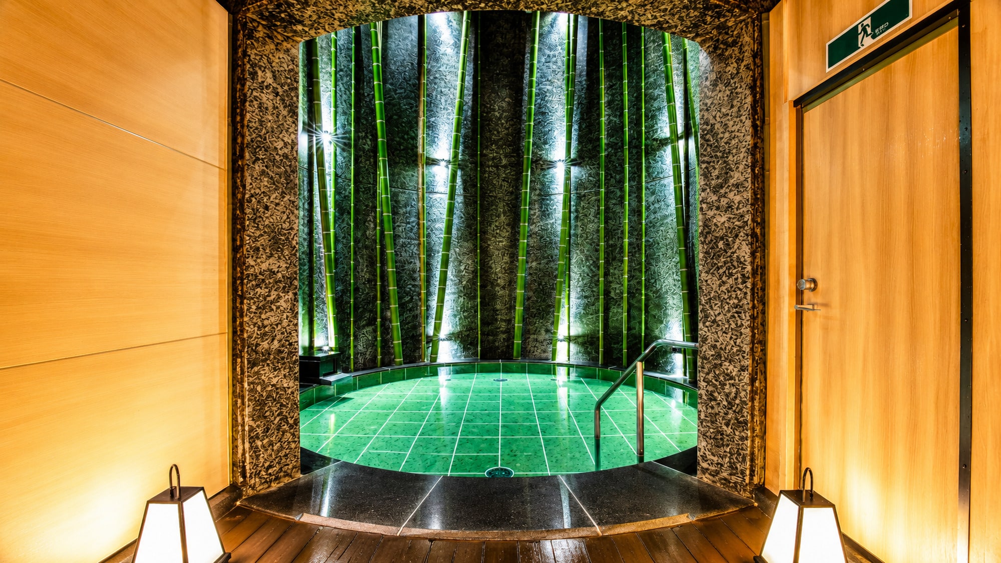 [Open-air bath] The cylindrical "Madoka no Yu" bath is inspired by bamboo.