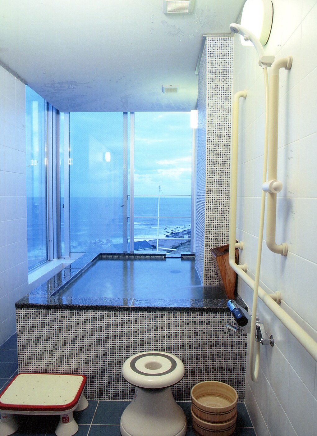 수평선을 바라보며 온천을 독점