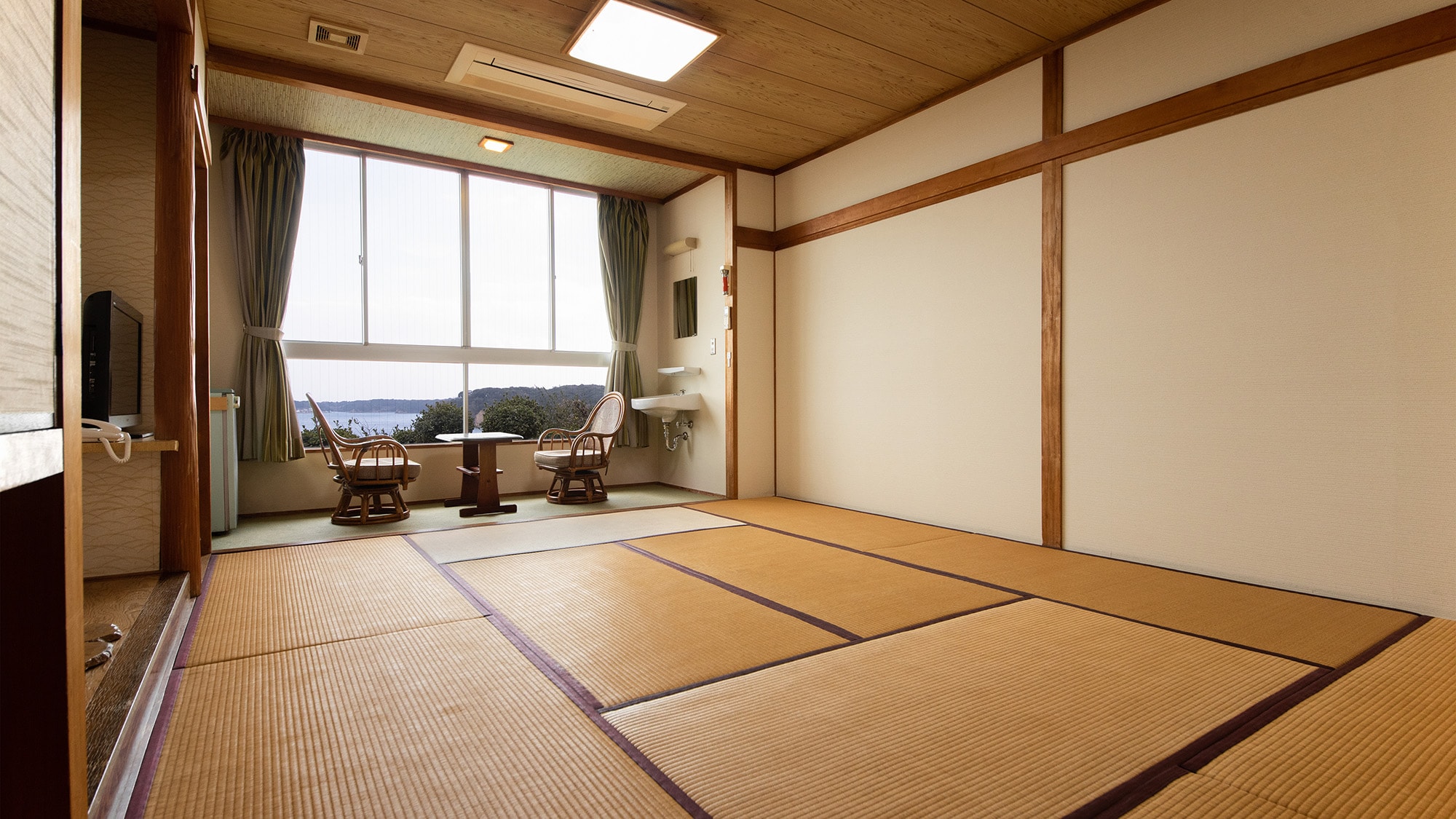 *Please make yourself comfortable and relaxed.