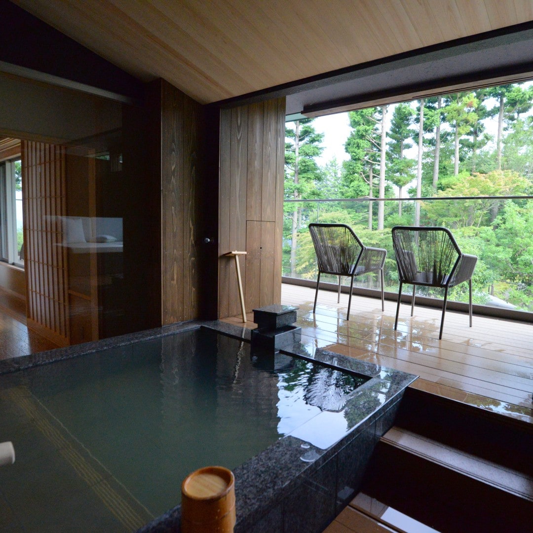 "仭" Japanese-style room 10 tatami mats + Western-style living room (100㎡)
