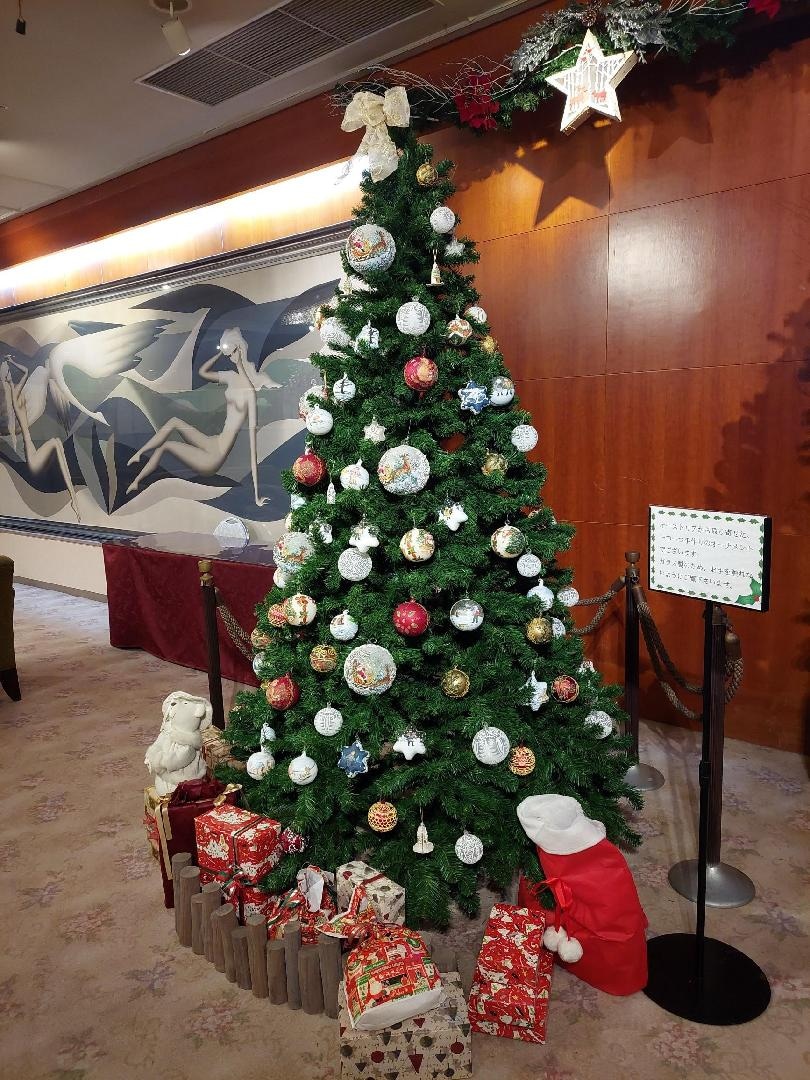 20251120_194622　ロビーのクリスマスツリー.jpg