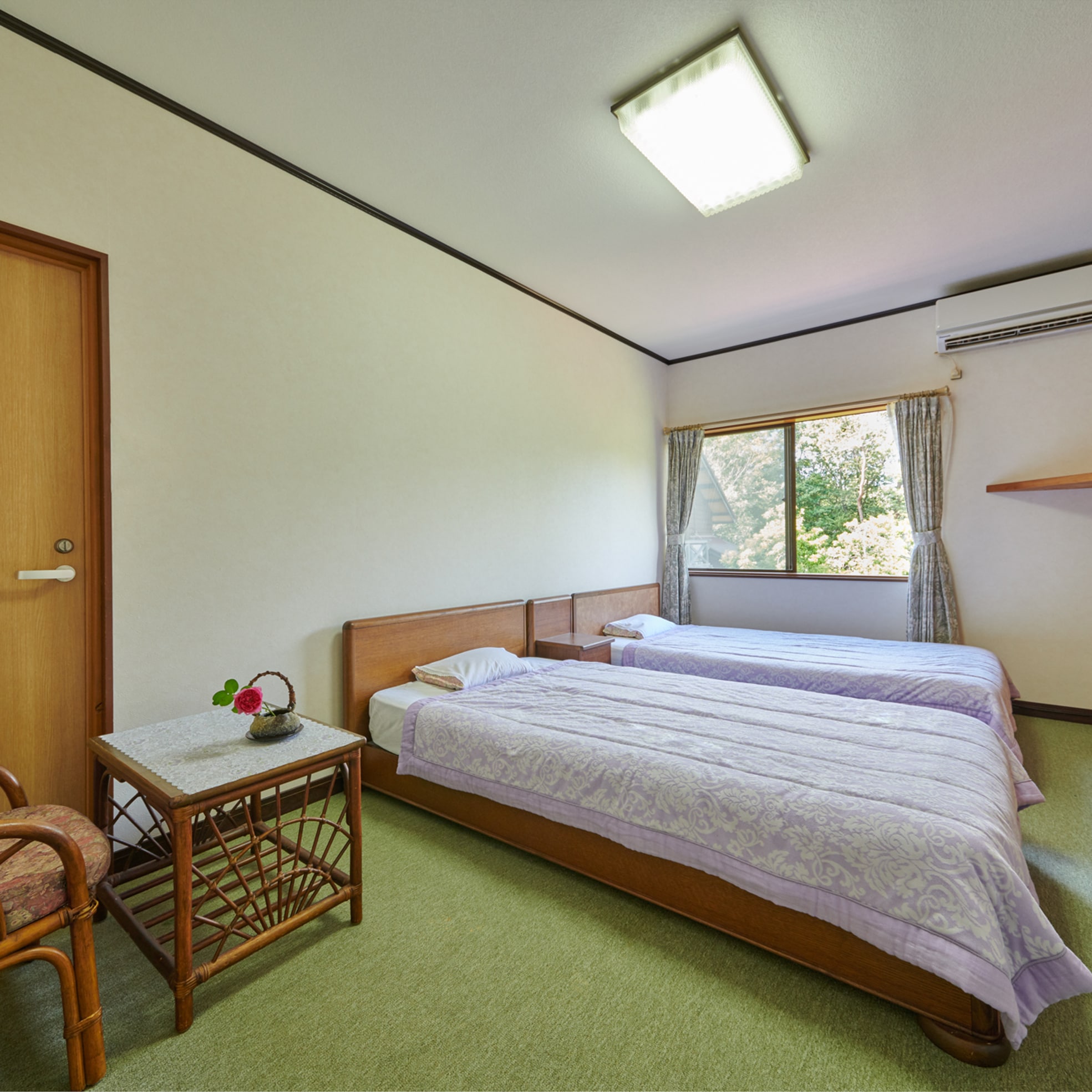 Western-style twin room
