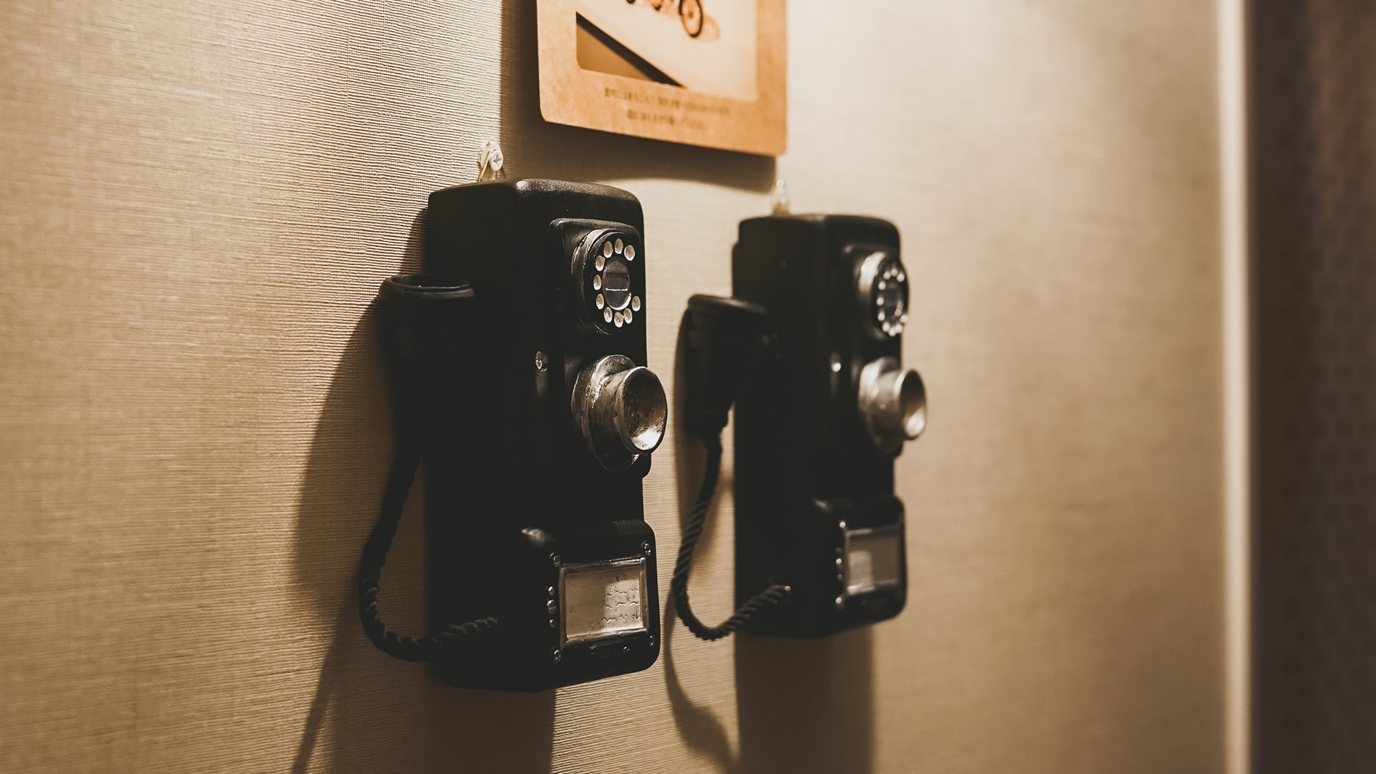 Interiors made up of TWIN (pairs) are everywhere in the guest rooms.