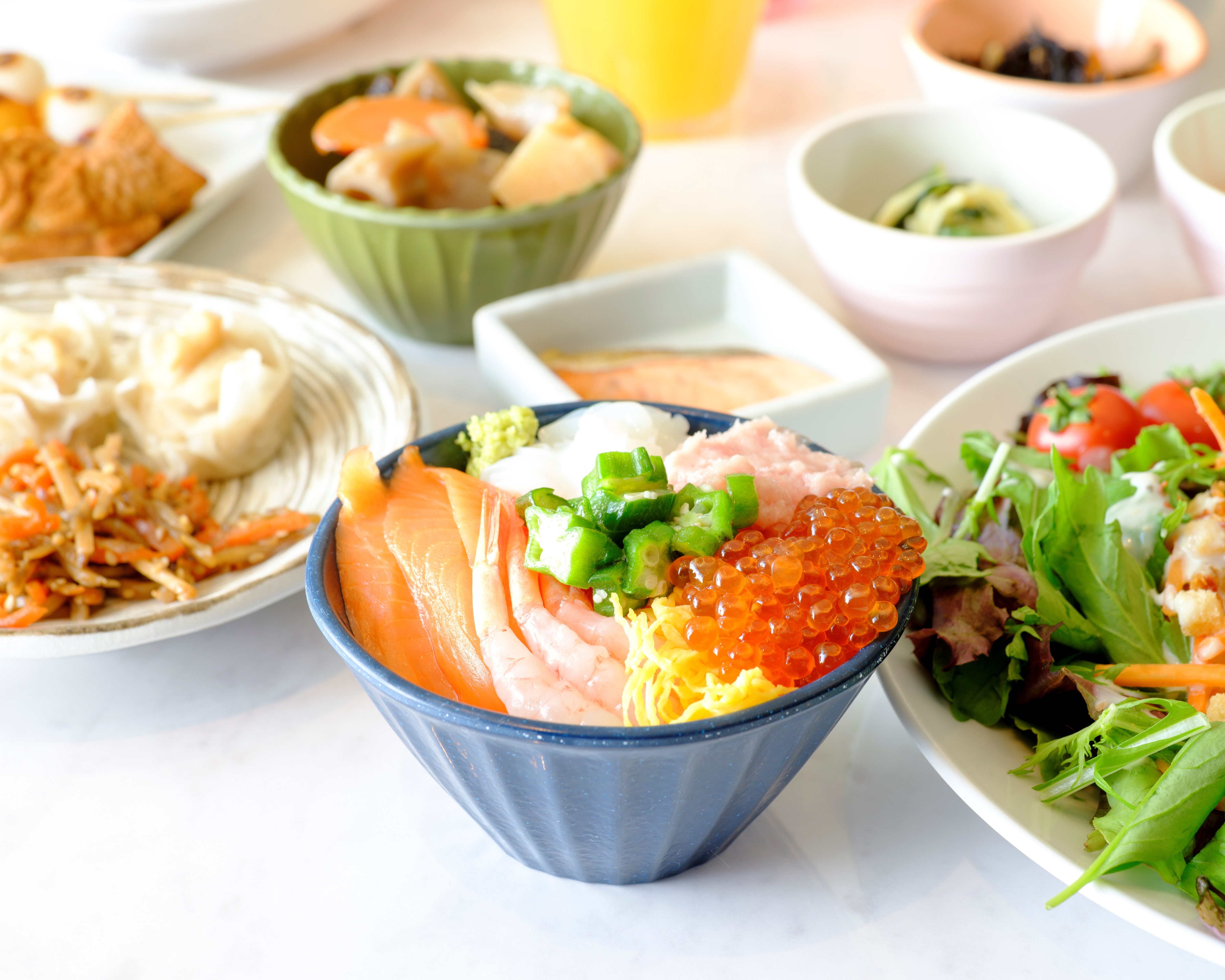 Bữa sáng: Buffet kiểu Nhật và kiểu Âu