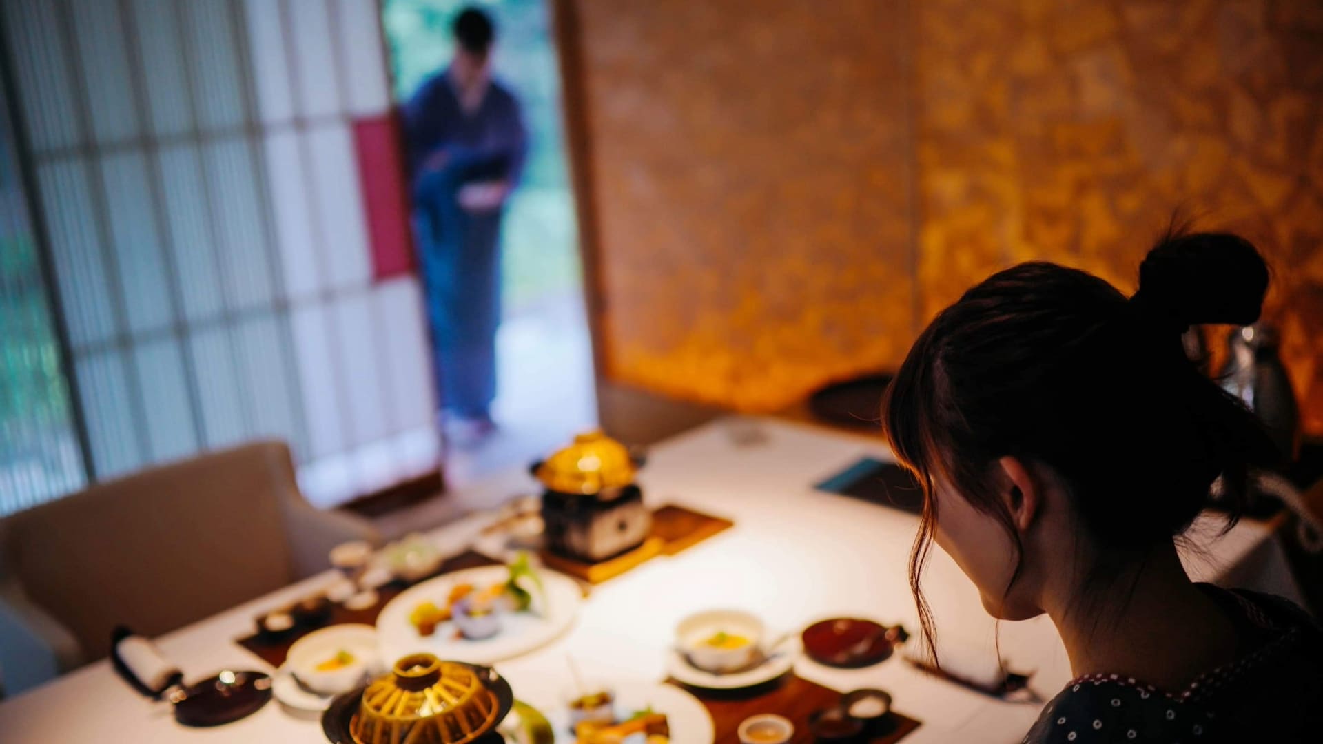 ห้องรับประทานอาหารส่วนตัว (ภาพ)