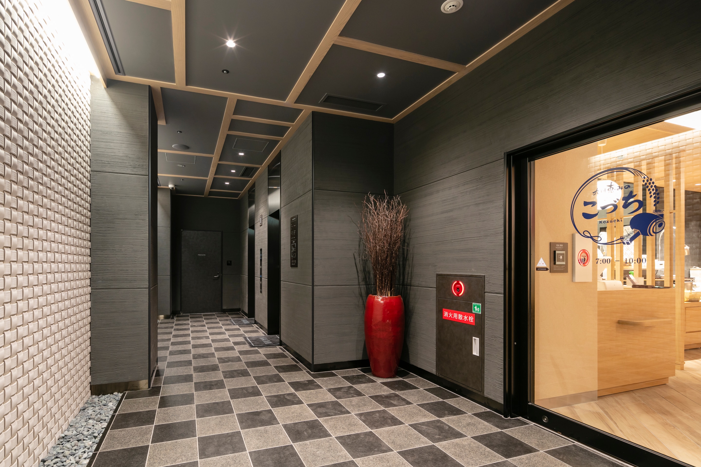 1F エントランス