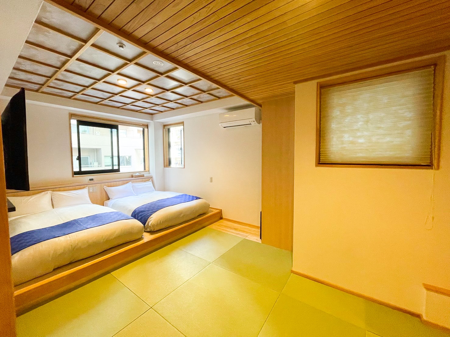 deluxe family room