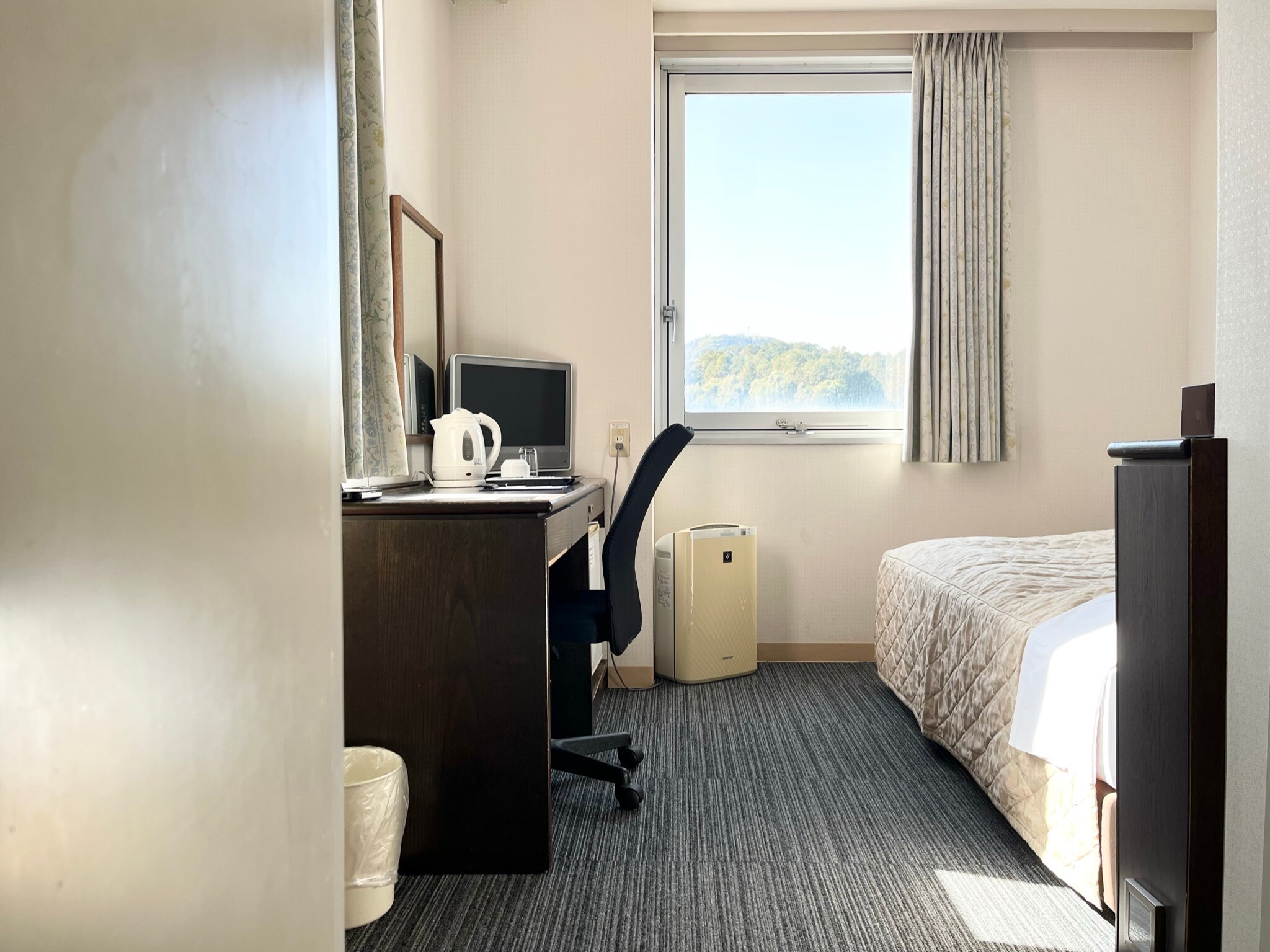 Slightly spacious single room