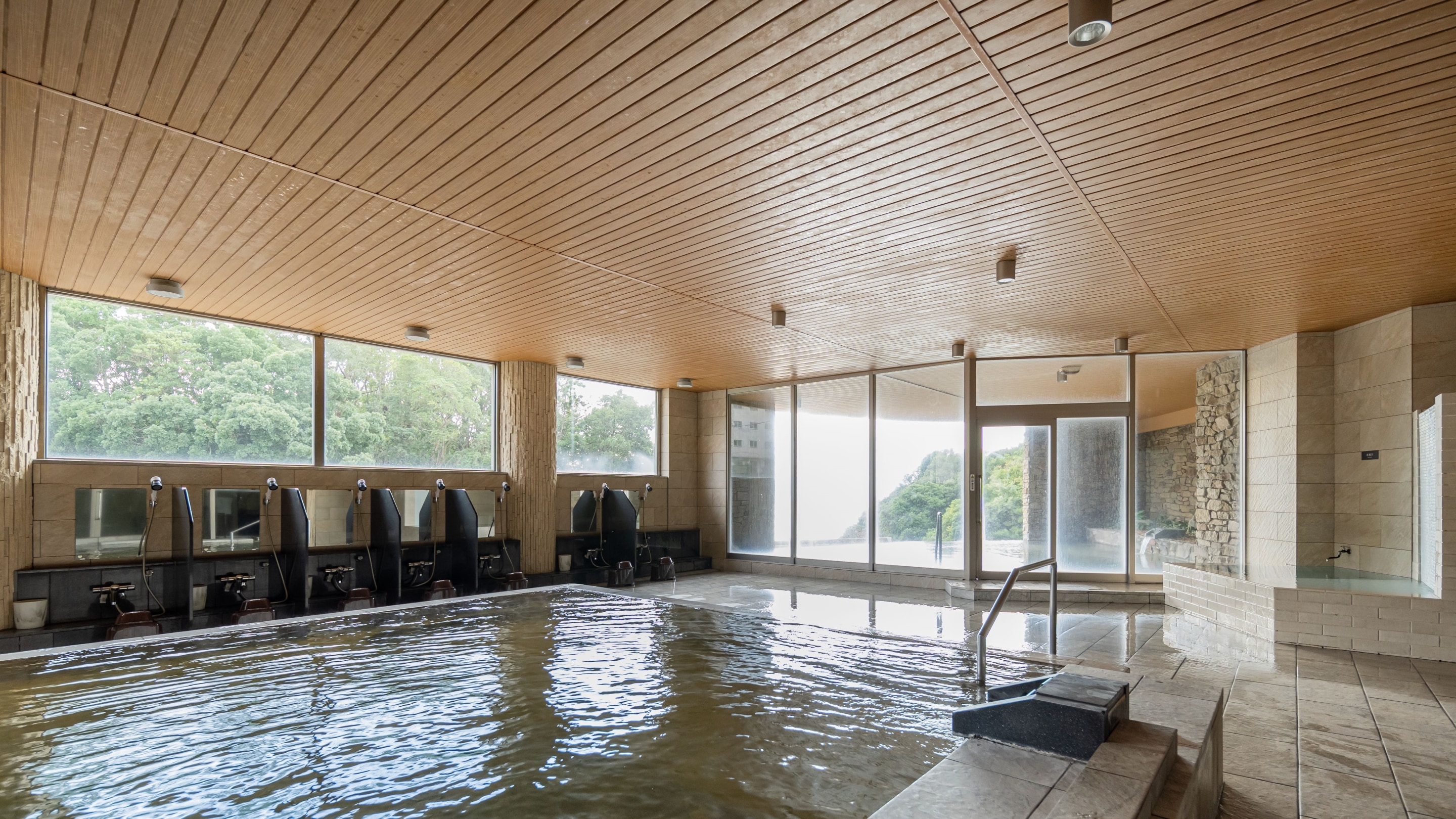 Men's large bath