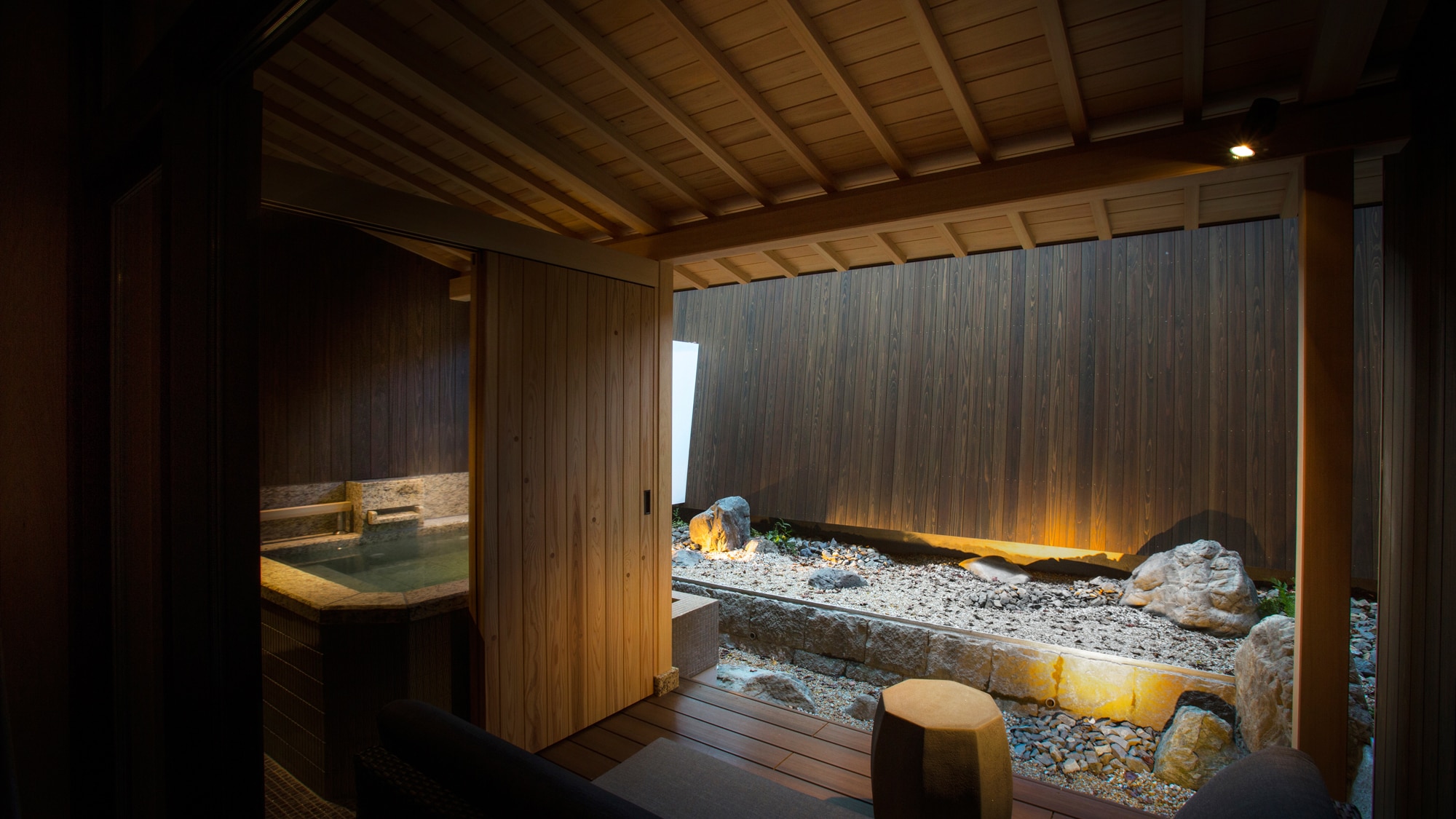 Japanese-style twin C with open-air bath terrace and courtyard