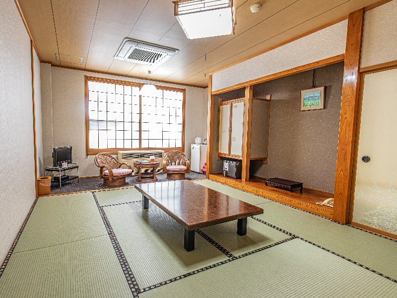 [Guest room] Japanese-style room 10 tatami mats