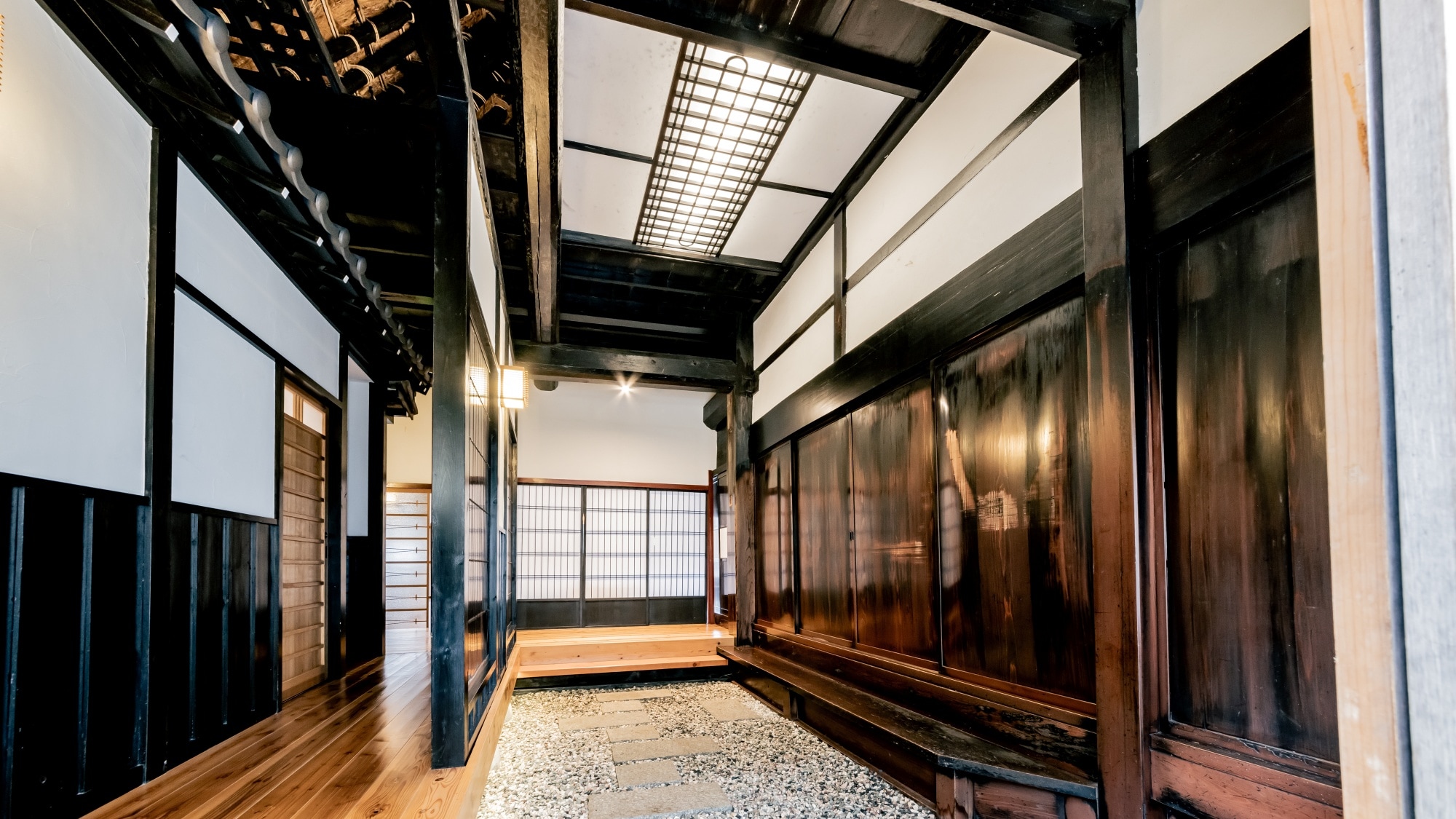[Water sounds] Entrance. When you enter, you can smell the earthen floor and feel the cool air.